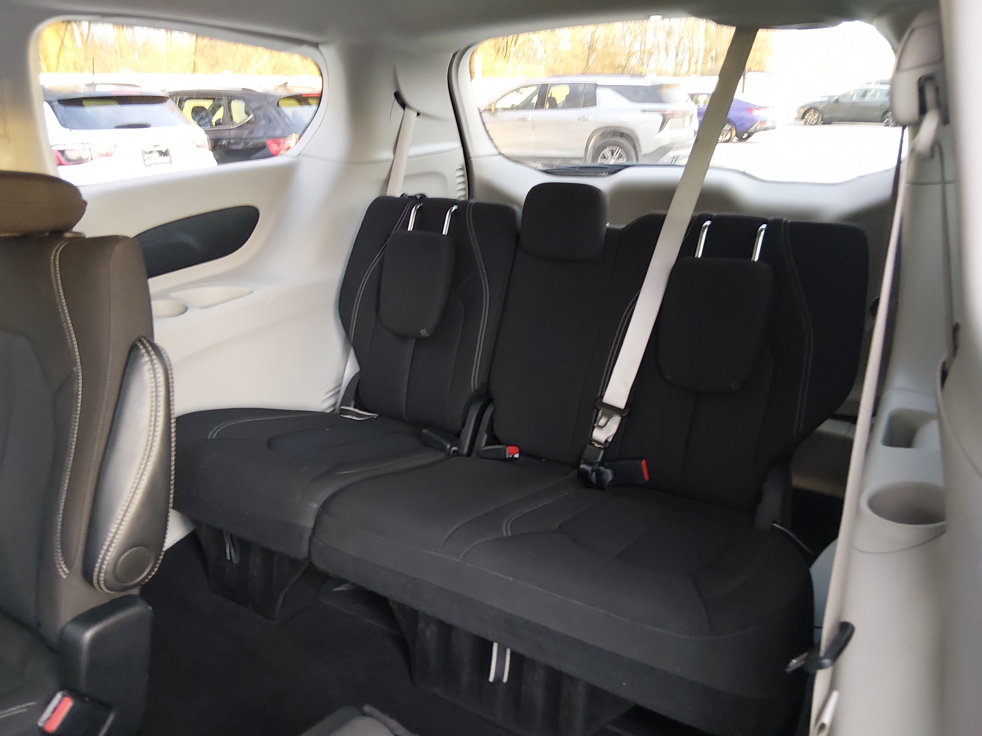 2024 Chrysler Voyager LX - Photo 17