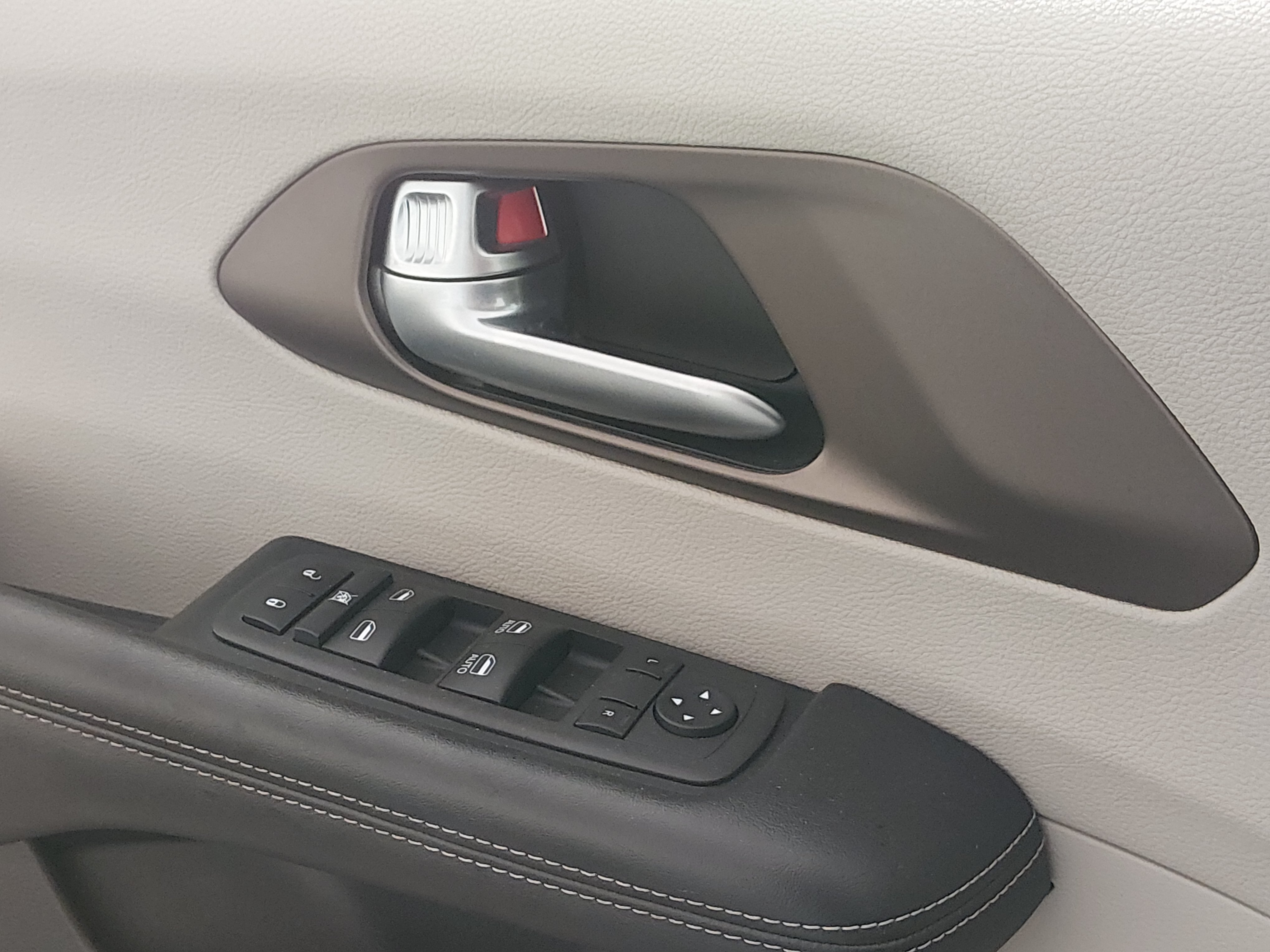 2022 Chrysler Voyager LX - Photo 18