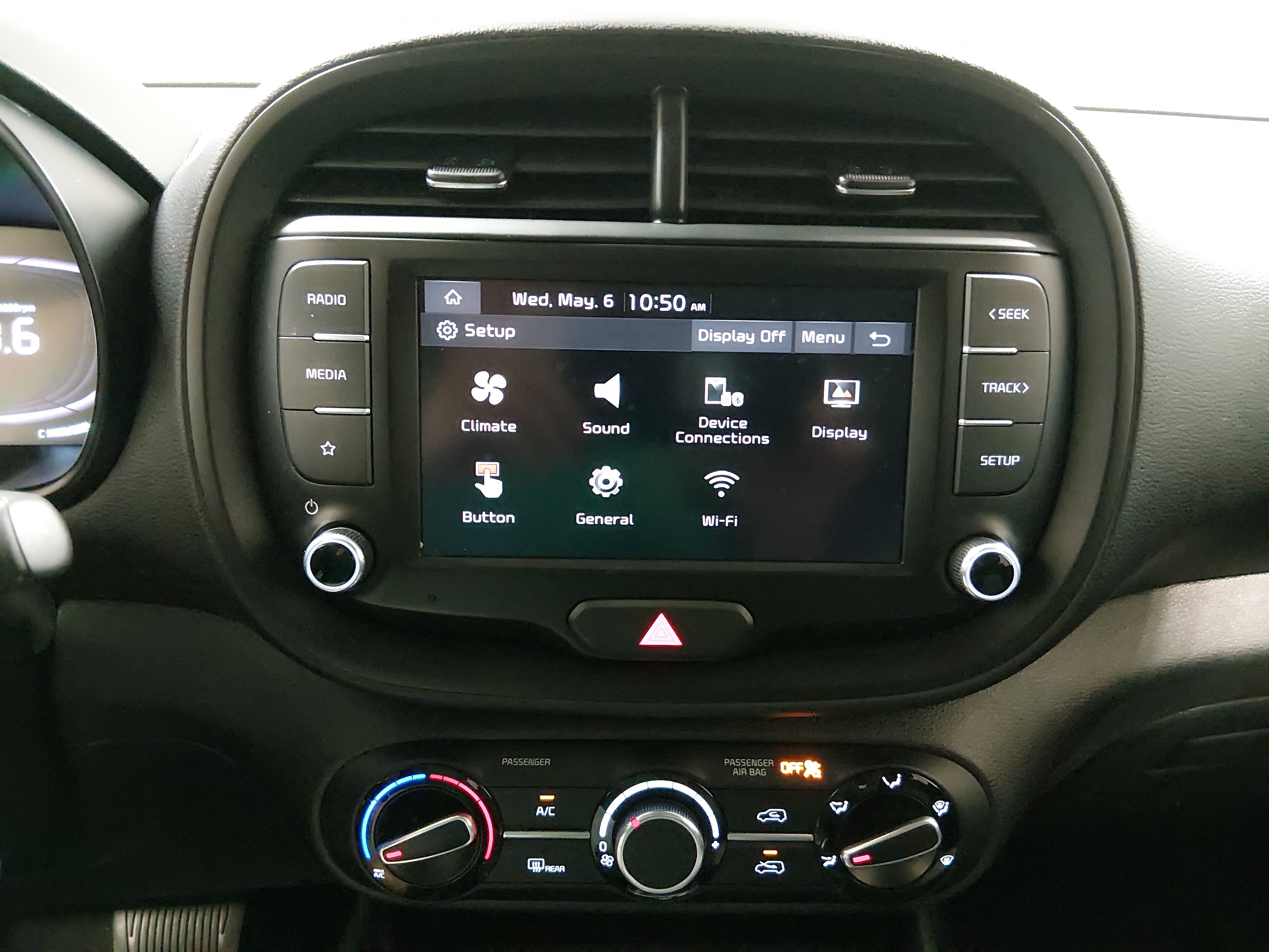 2024 Kia Soul LX - Photo 17