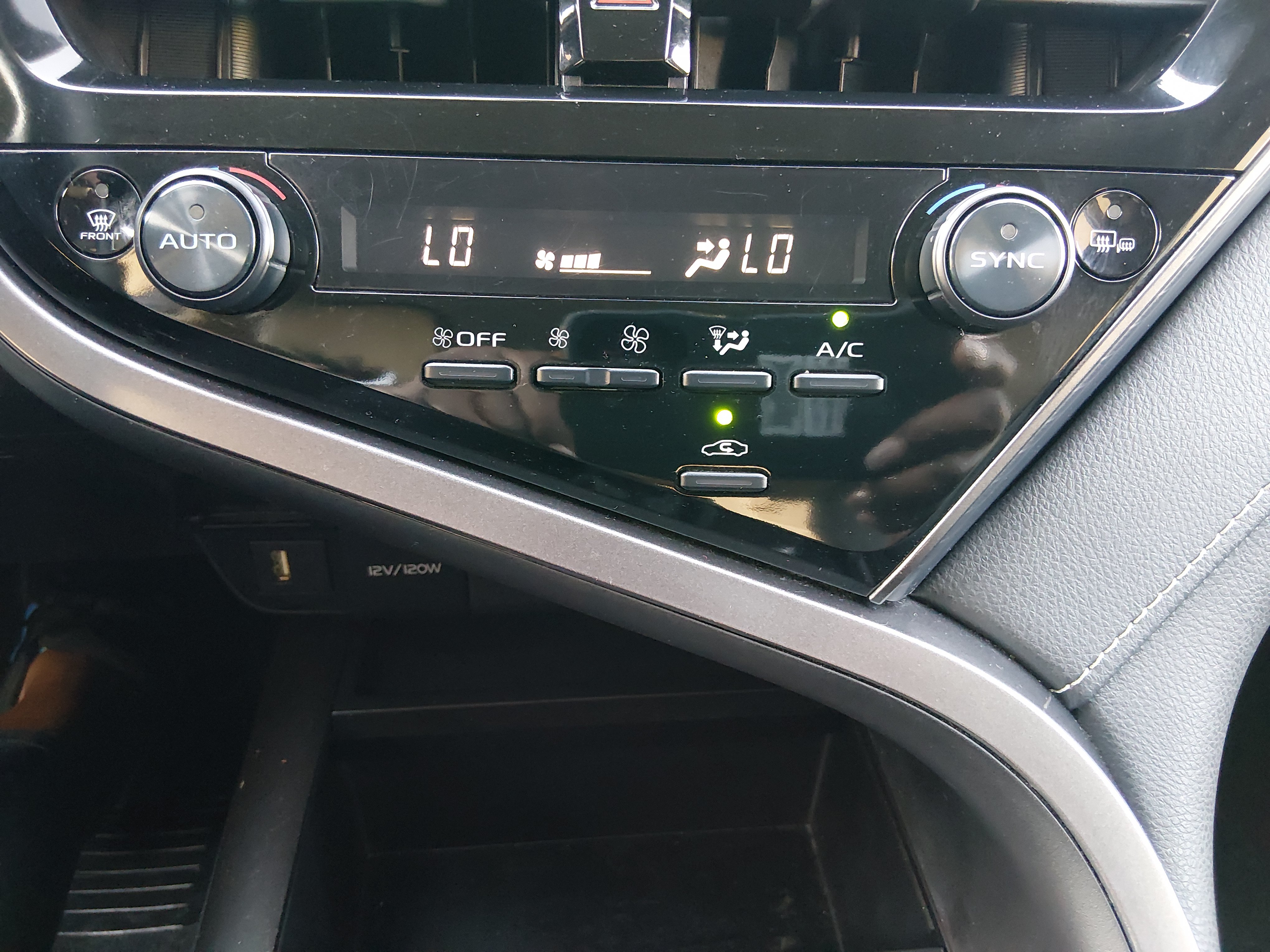 2024 Toyota Camry SE - Photo 20