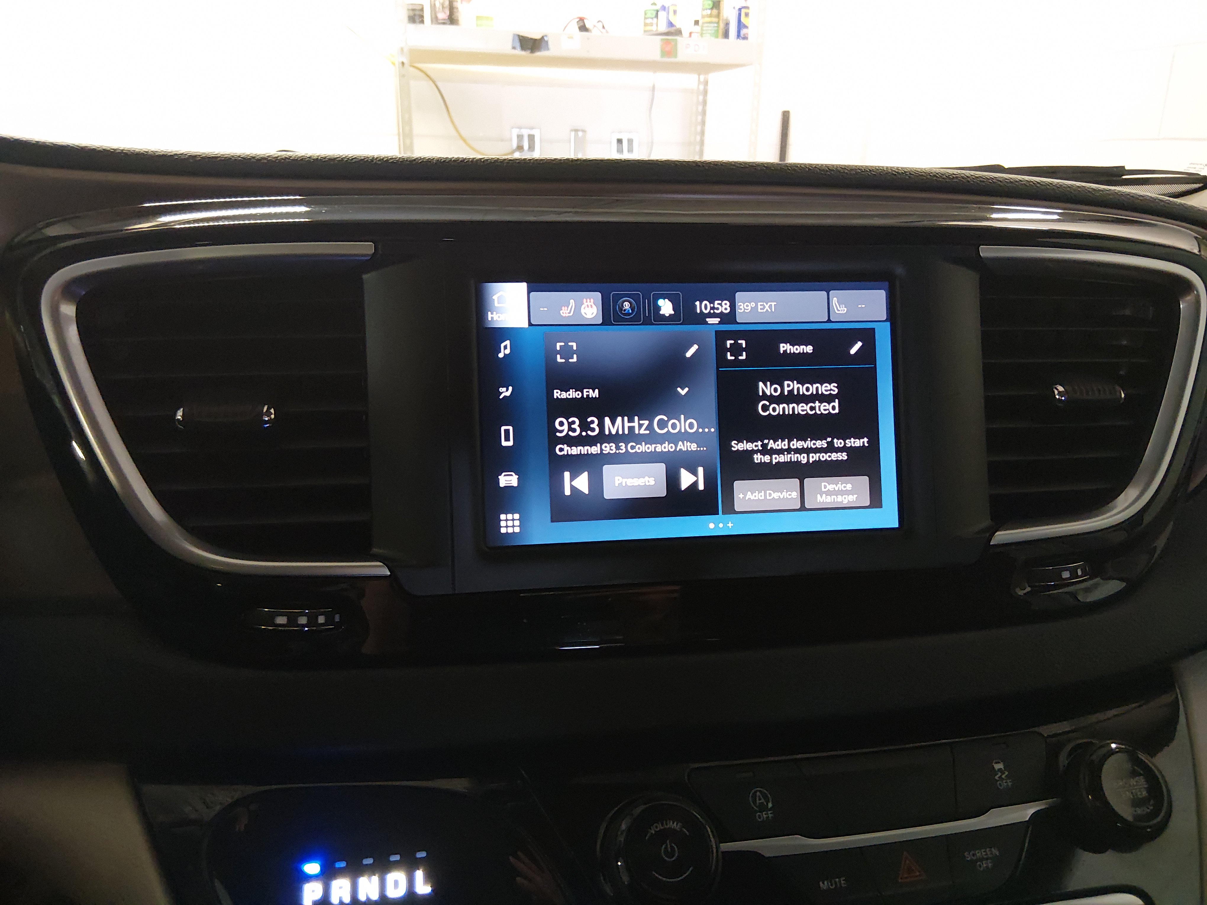 2024 Chrysler Voyager LX - Photo 17