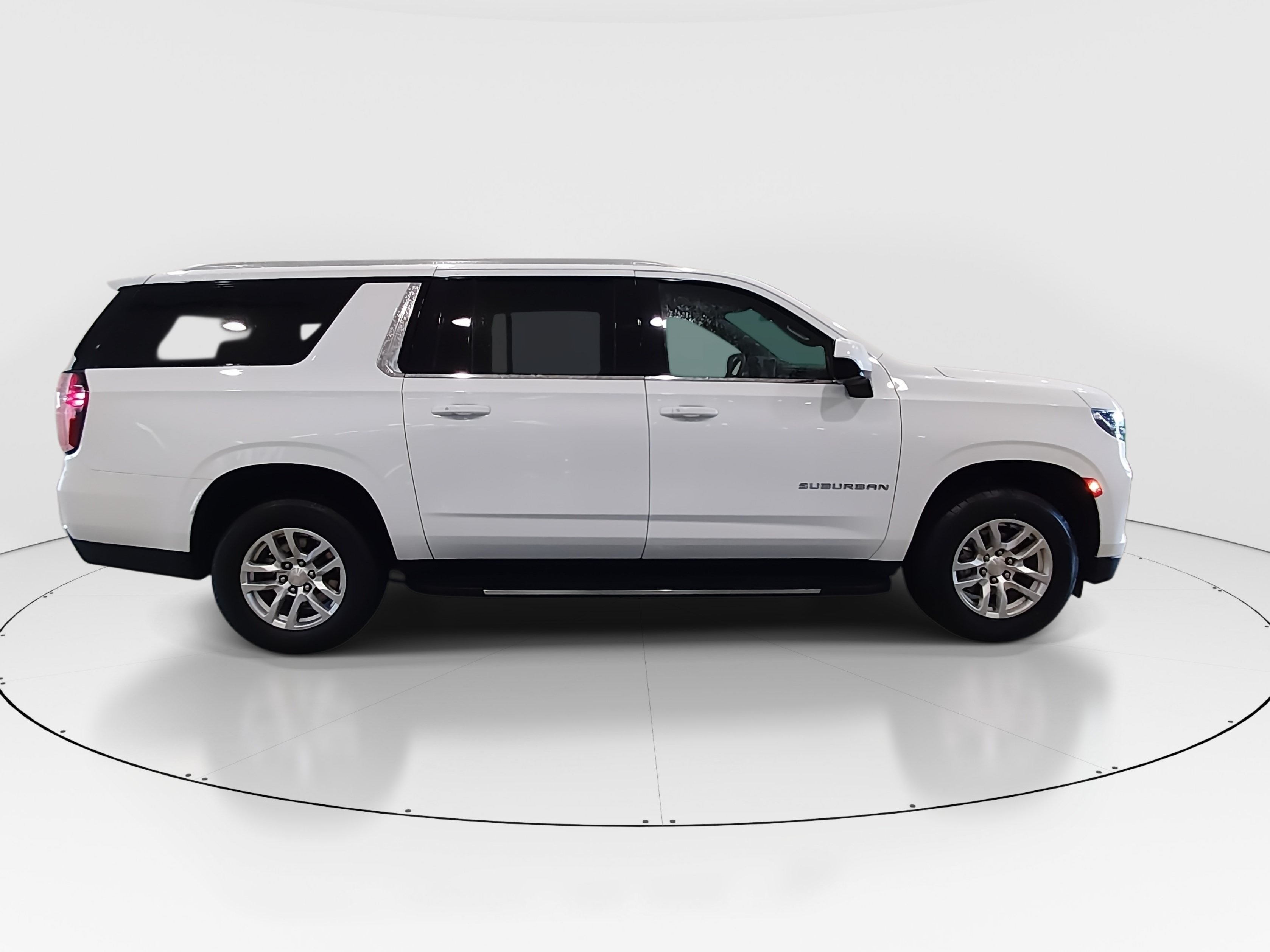 2024 Chevrolet Suburban LT - Photo 8