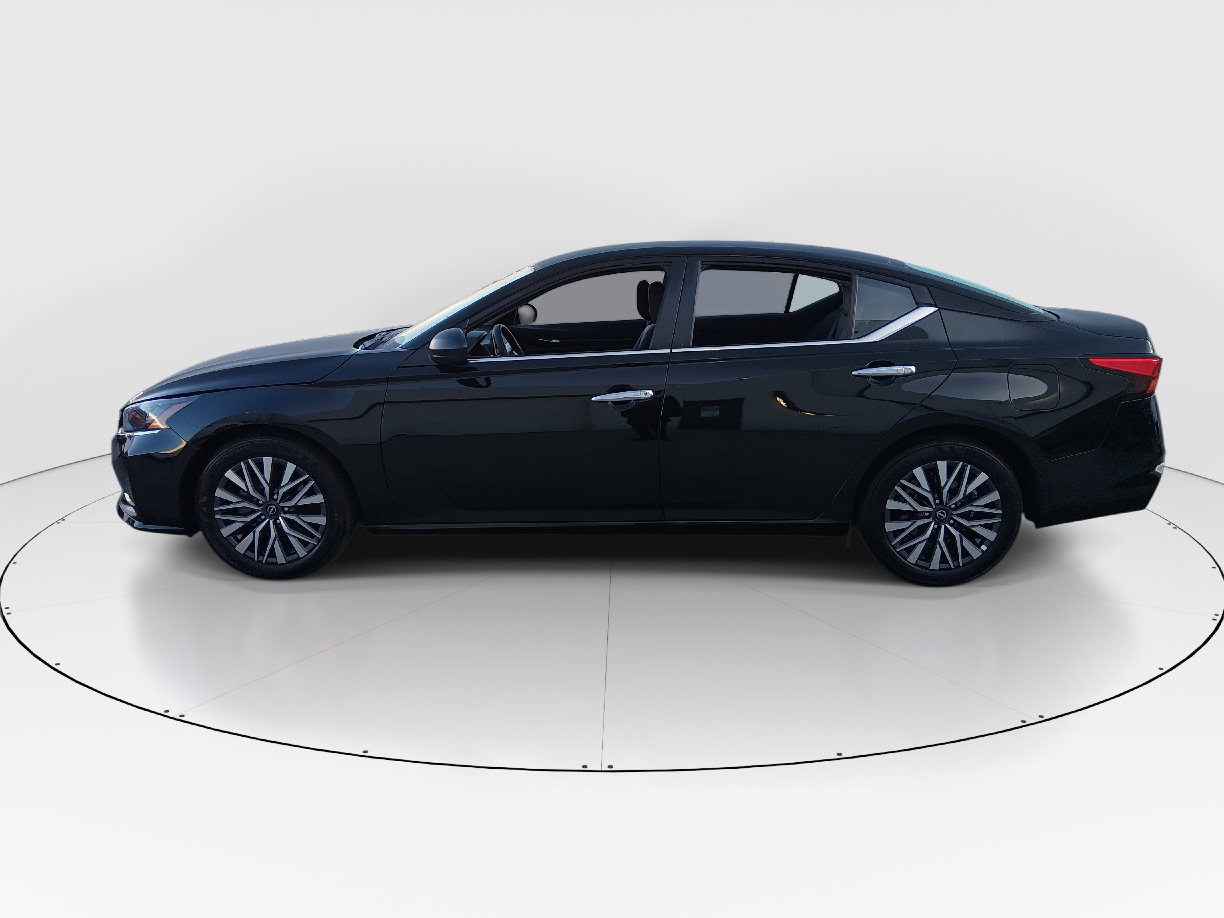 2025 Nissan Altima SV - Photo 4