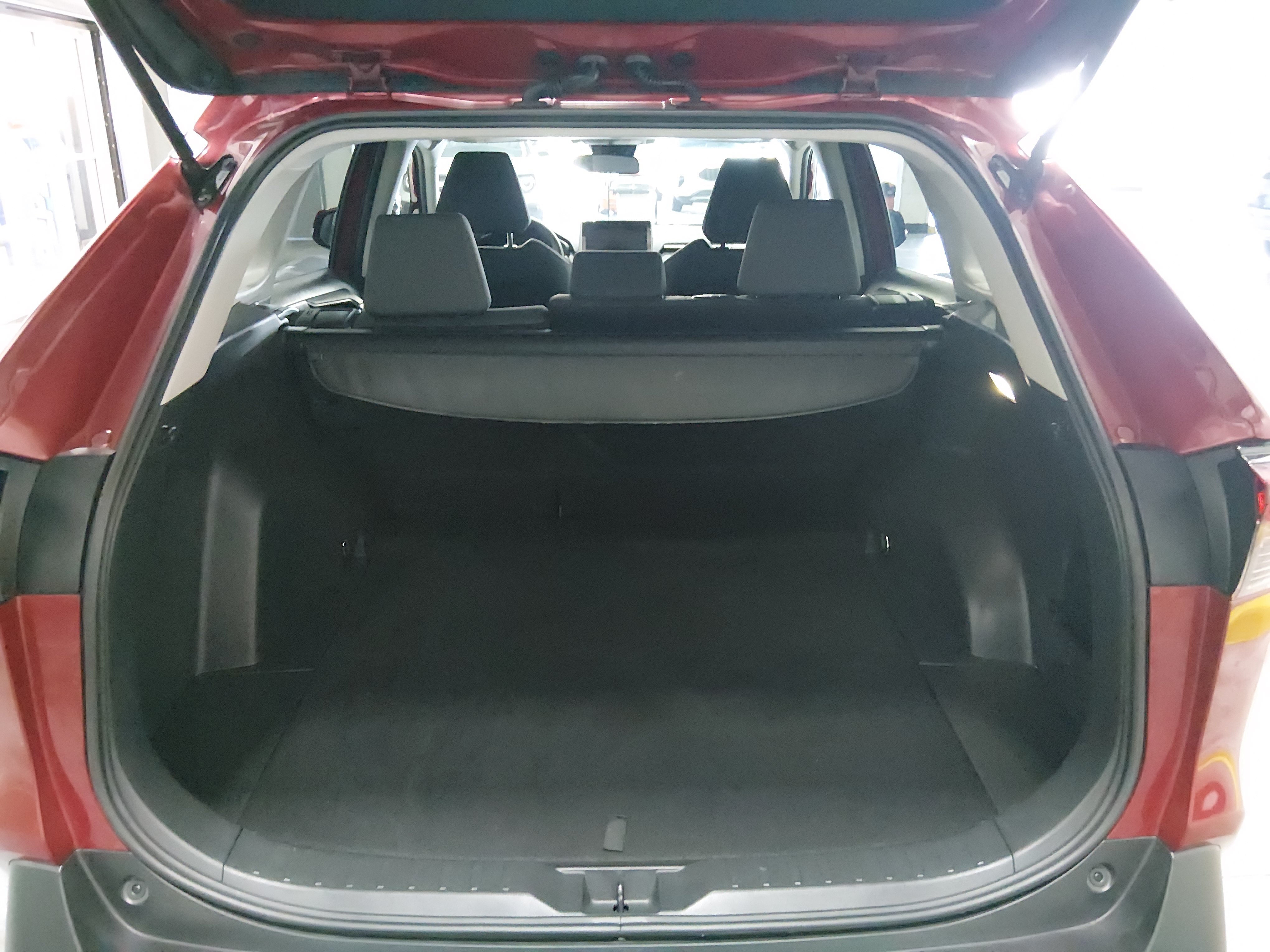 2025 Toyota RAV4 XLE - Photo 11