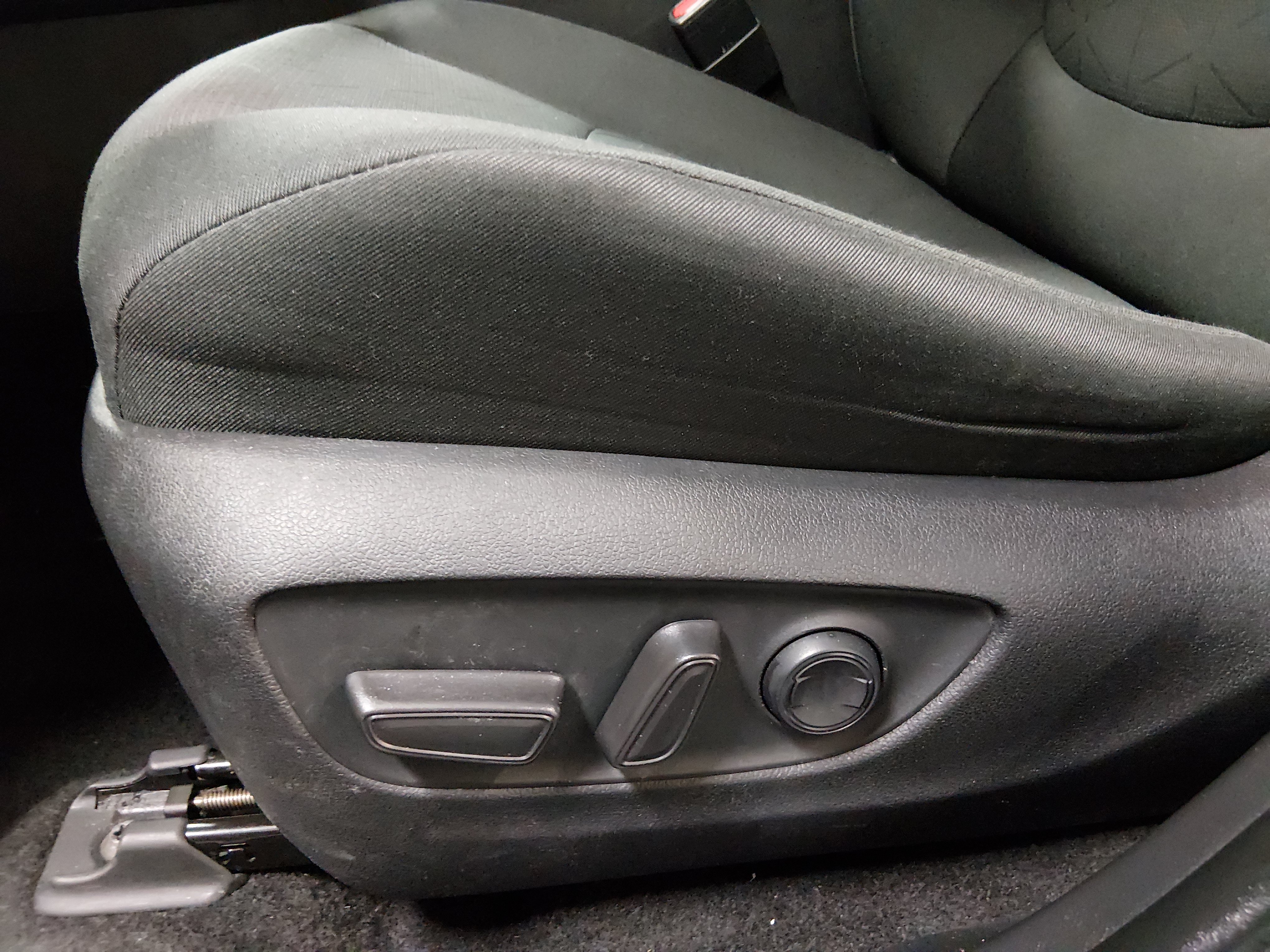 2024 Toyota RAV4 XLE - Photo 22