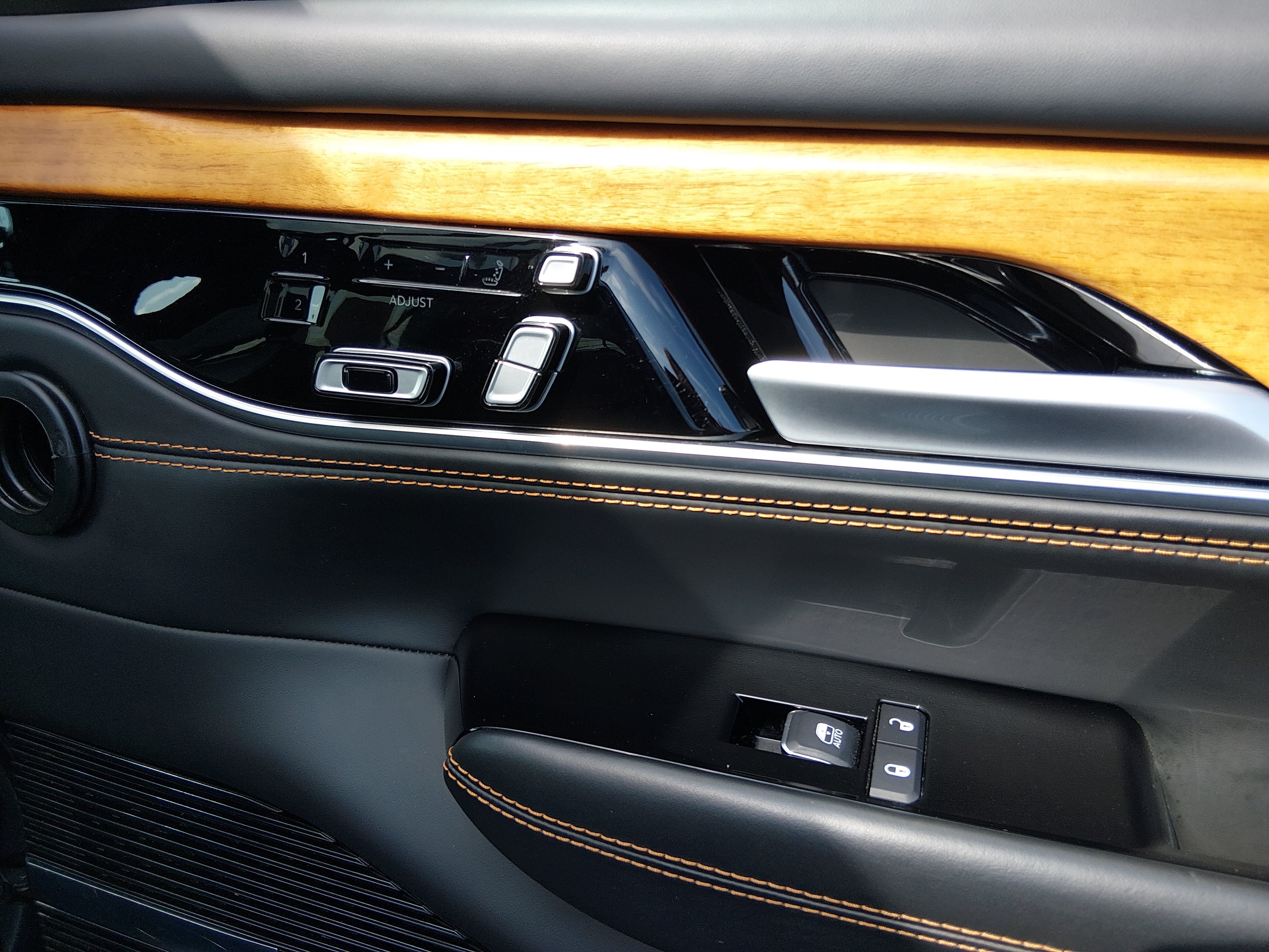 2024 Jeep Grand Wagoneer L Series III - Photo 21