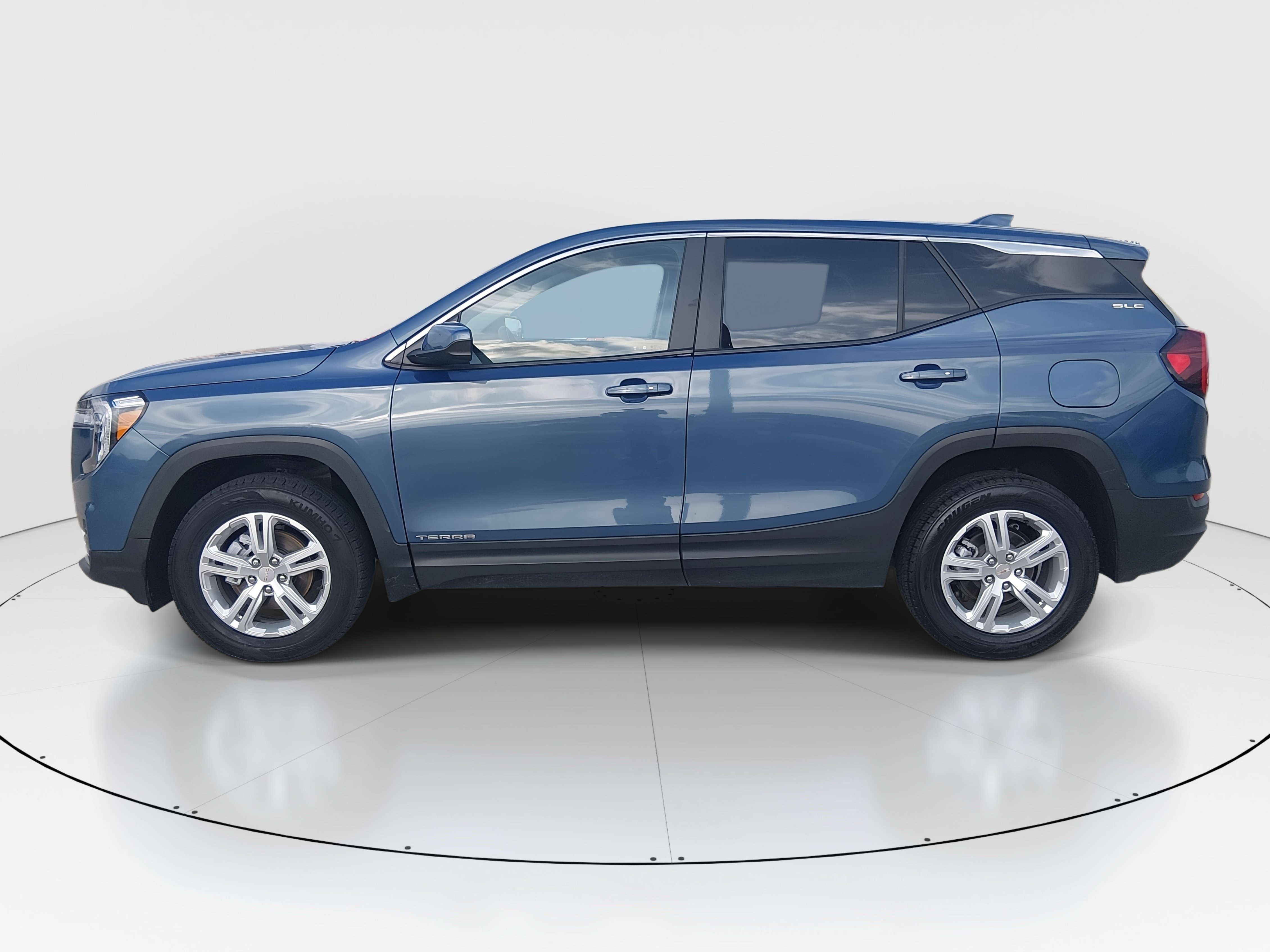 2024 GMC Terrain SLE - Photo 4