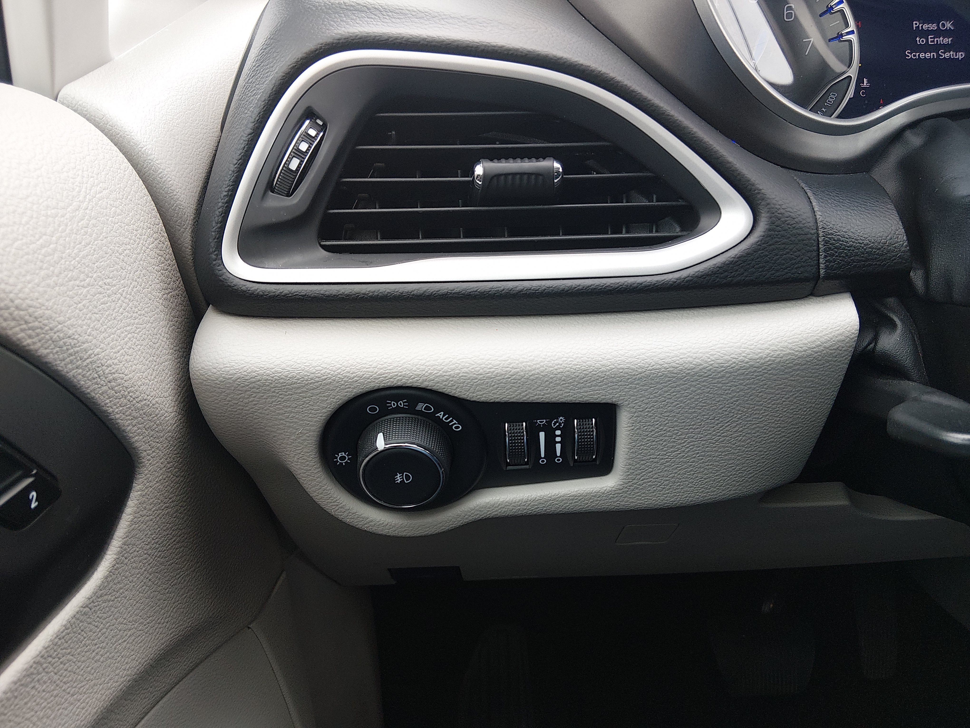 2023 Chrysler Pacifica Touring L - Photo 13