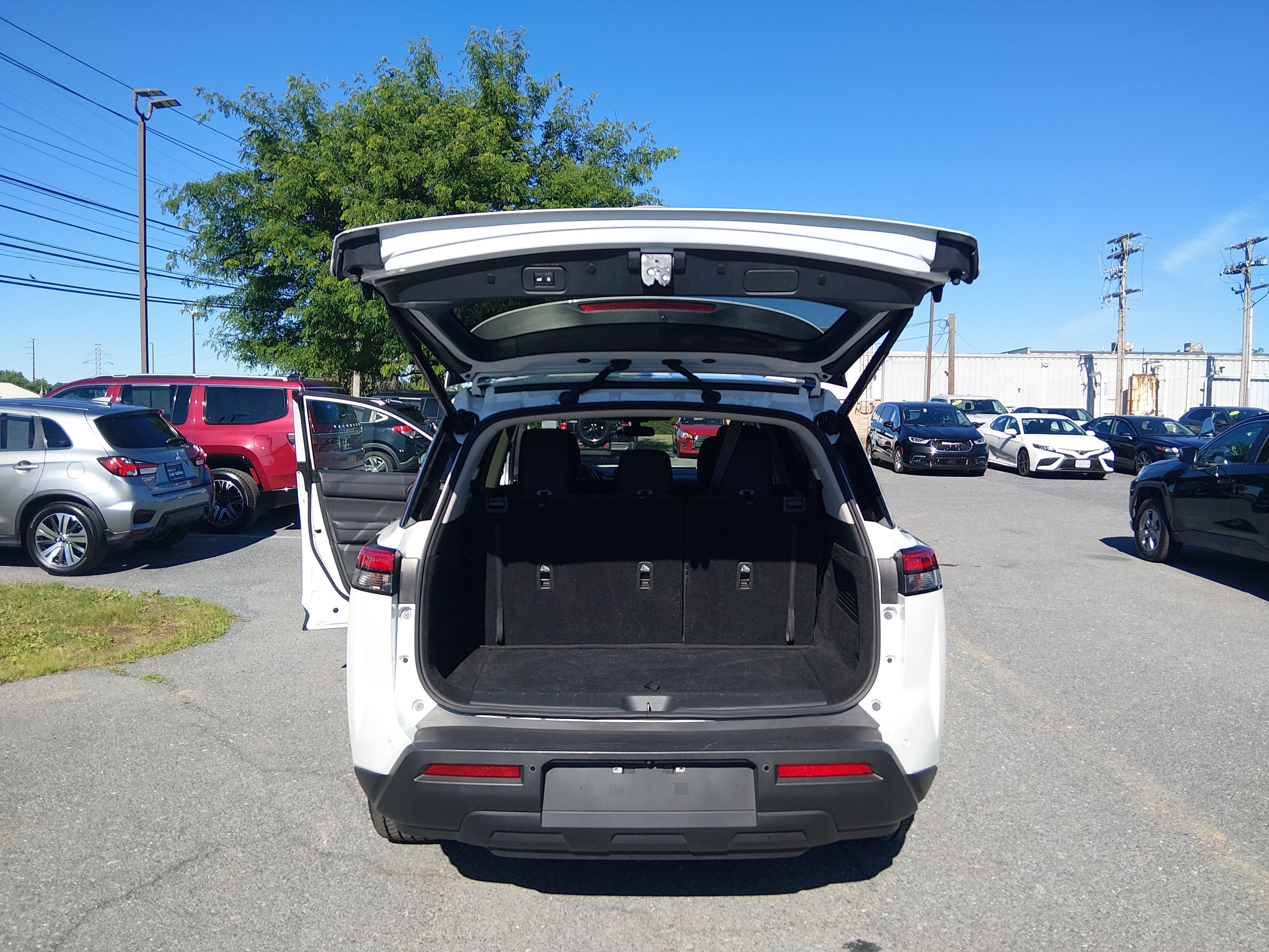 2025 Nissan Pathfinder SV - Photo 11