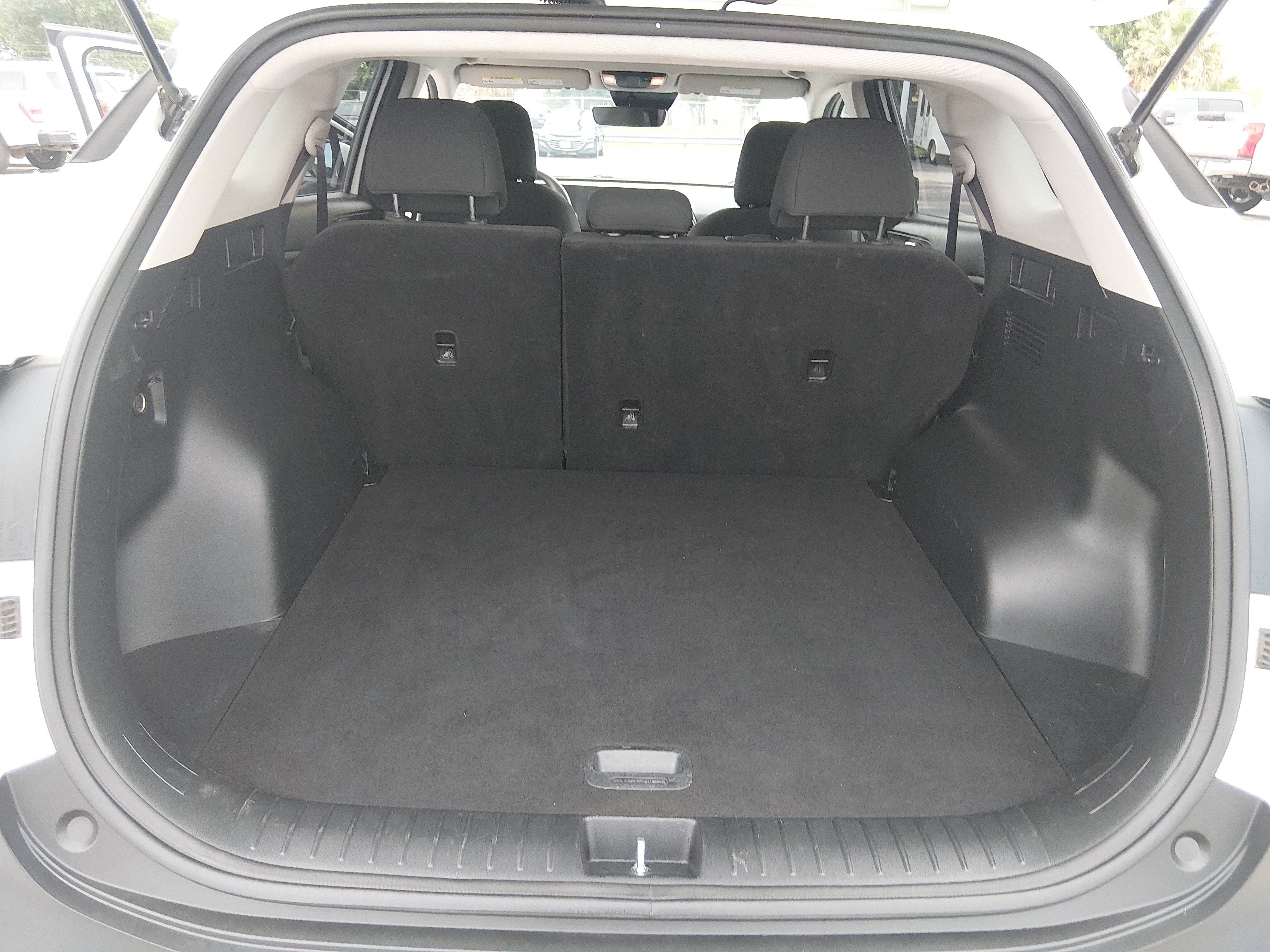 2024 Kia Sportage LX - Photo 10