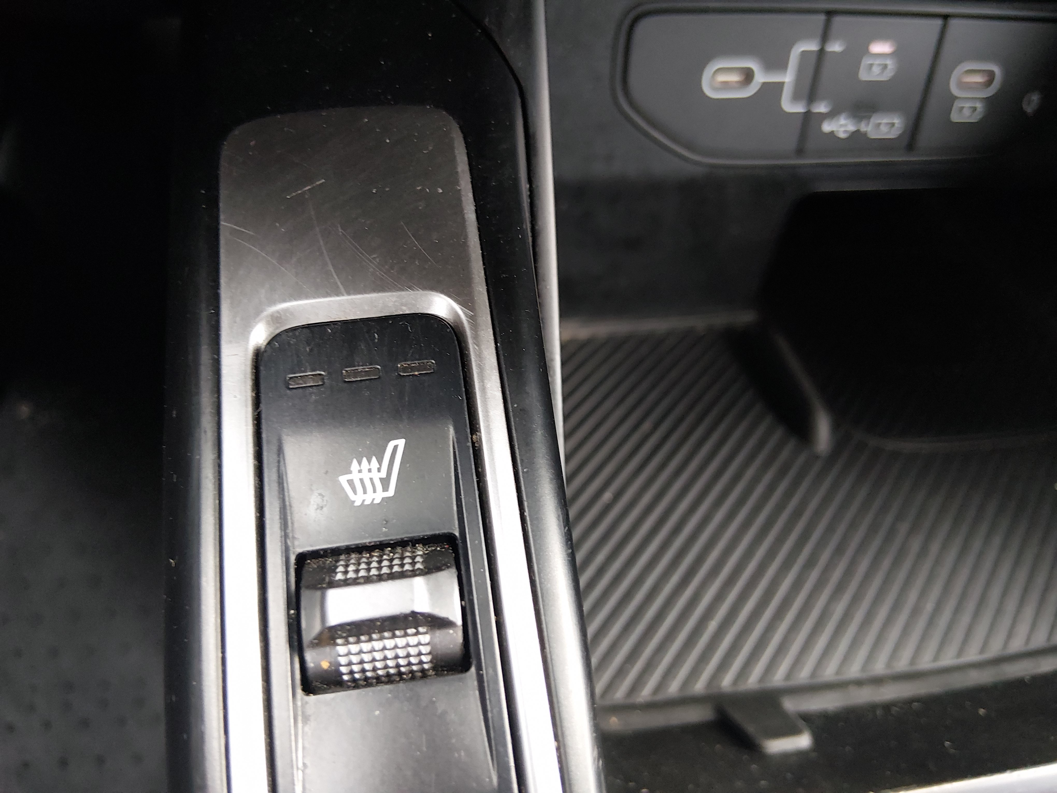 2024 Kia Sorento S - Photo 17