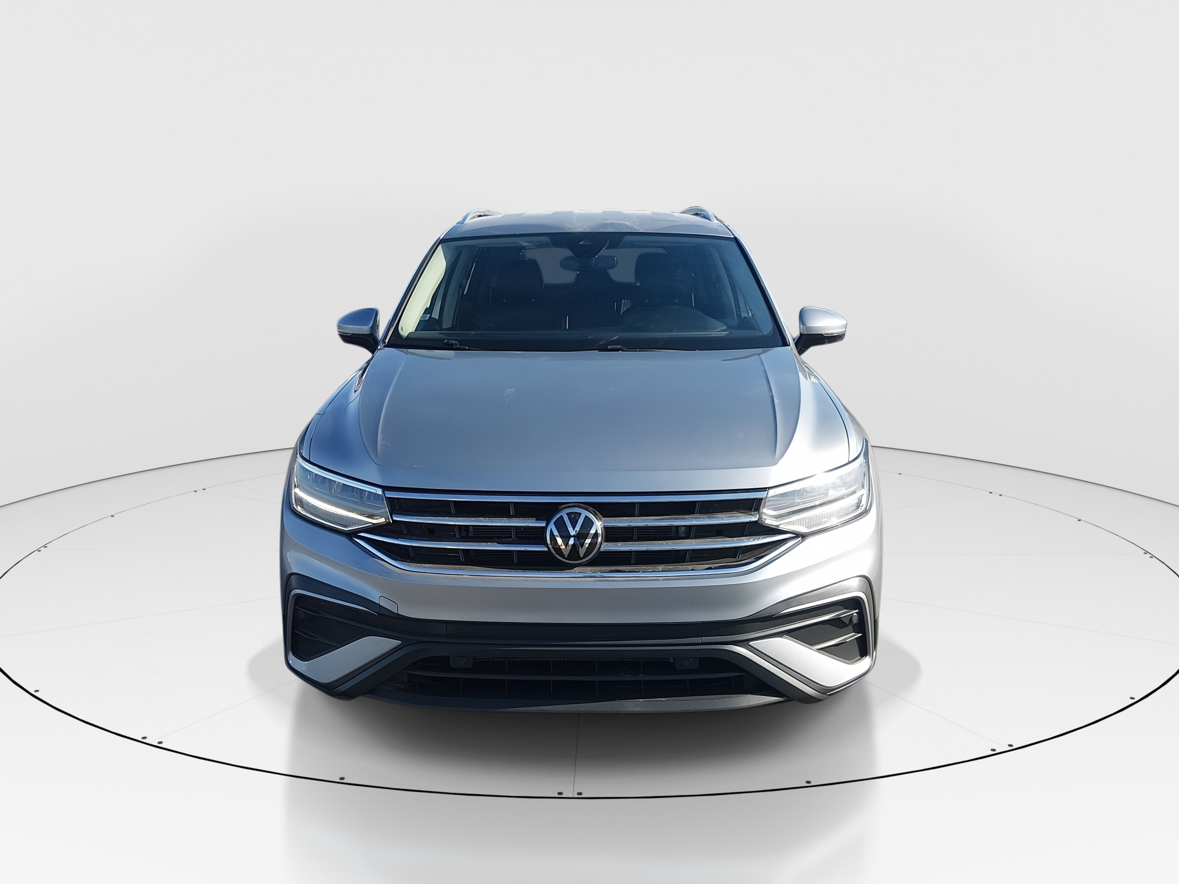 2024 Volkswagen Tiguan SE - Photo 2