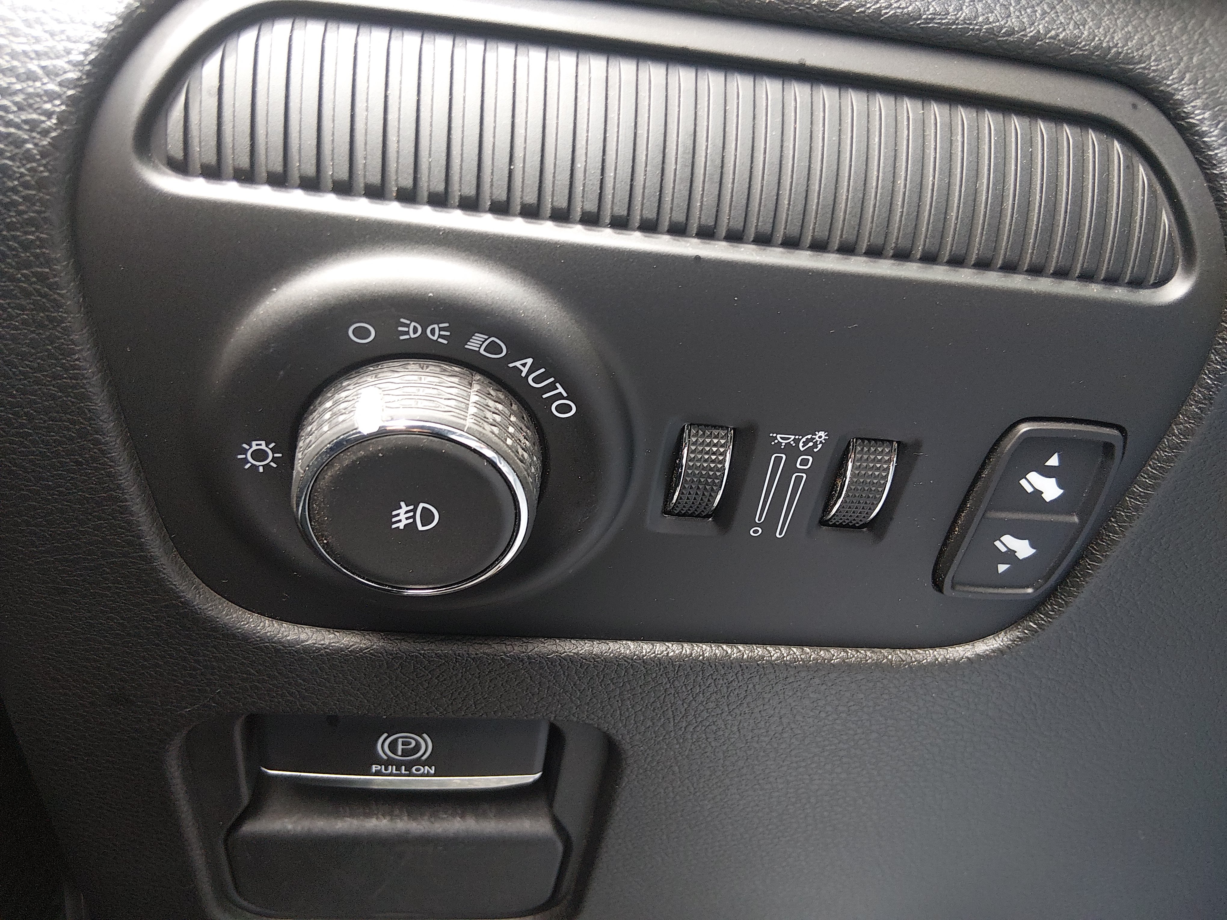 2023 Jeep Wagoneer L Series III - Photo 13