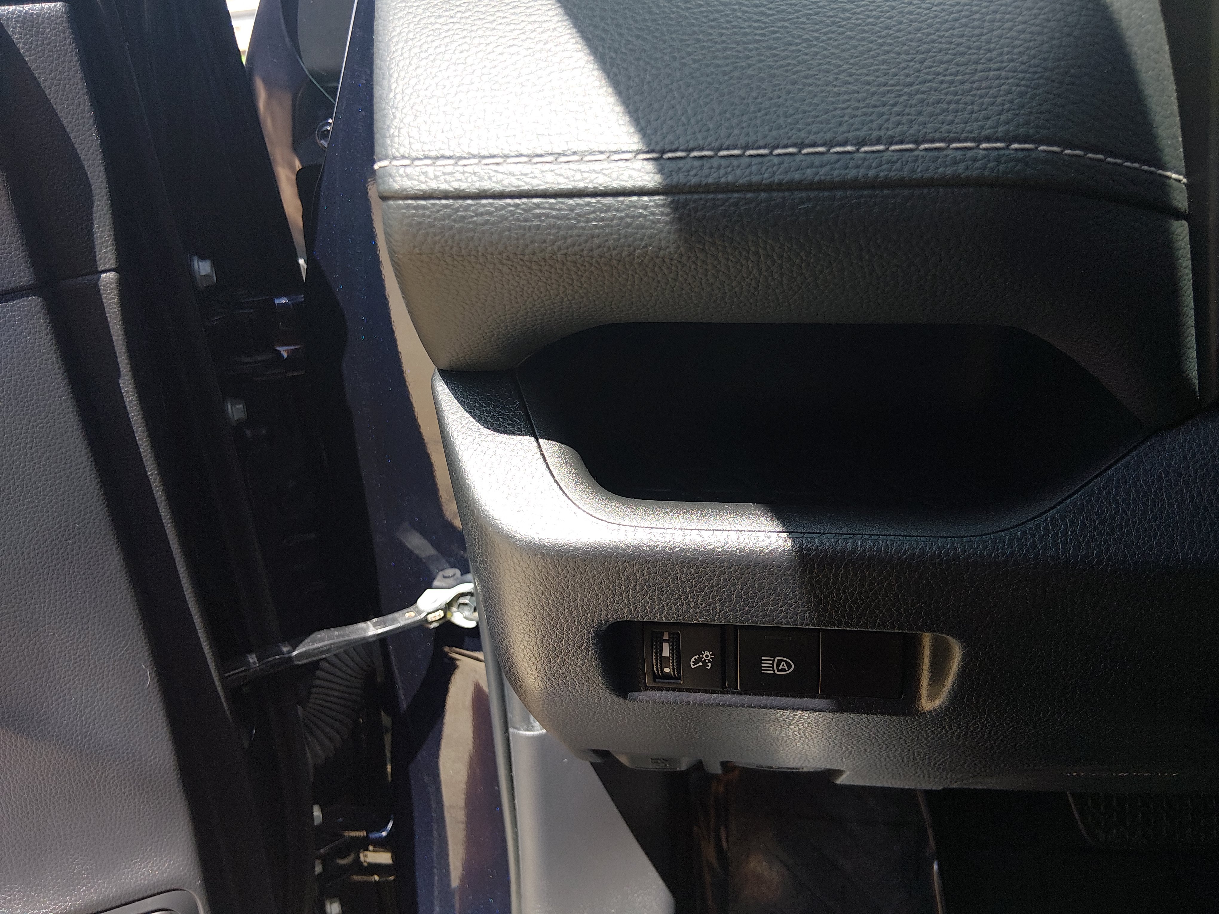 2024 Toyota RAV4 XLE - Photo 13