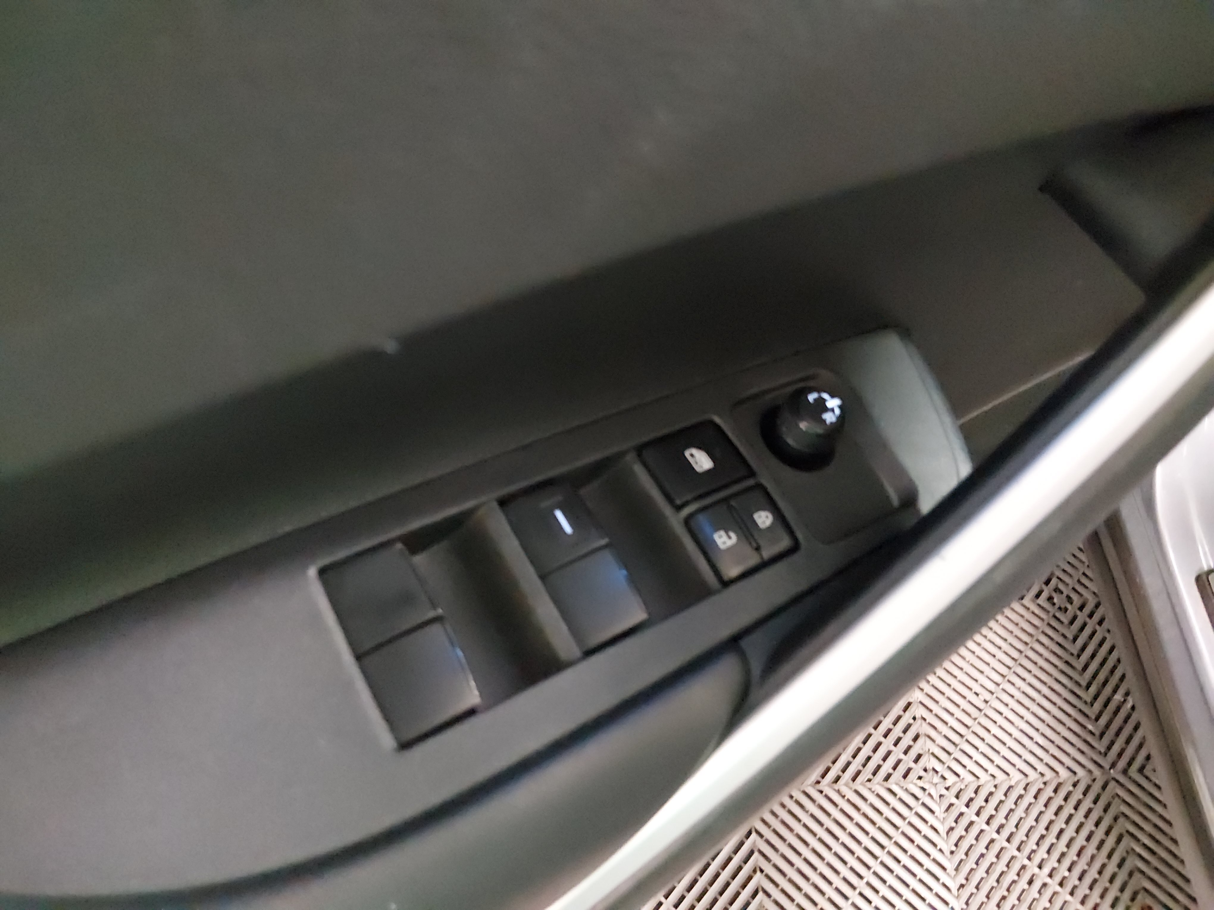 2024 Toyota Corolla Cross XLE - Photo 22