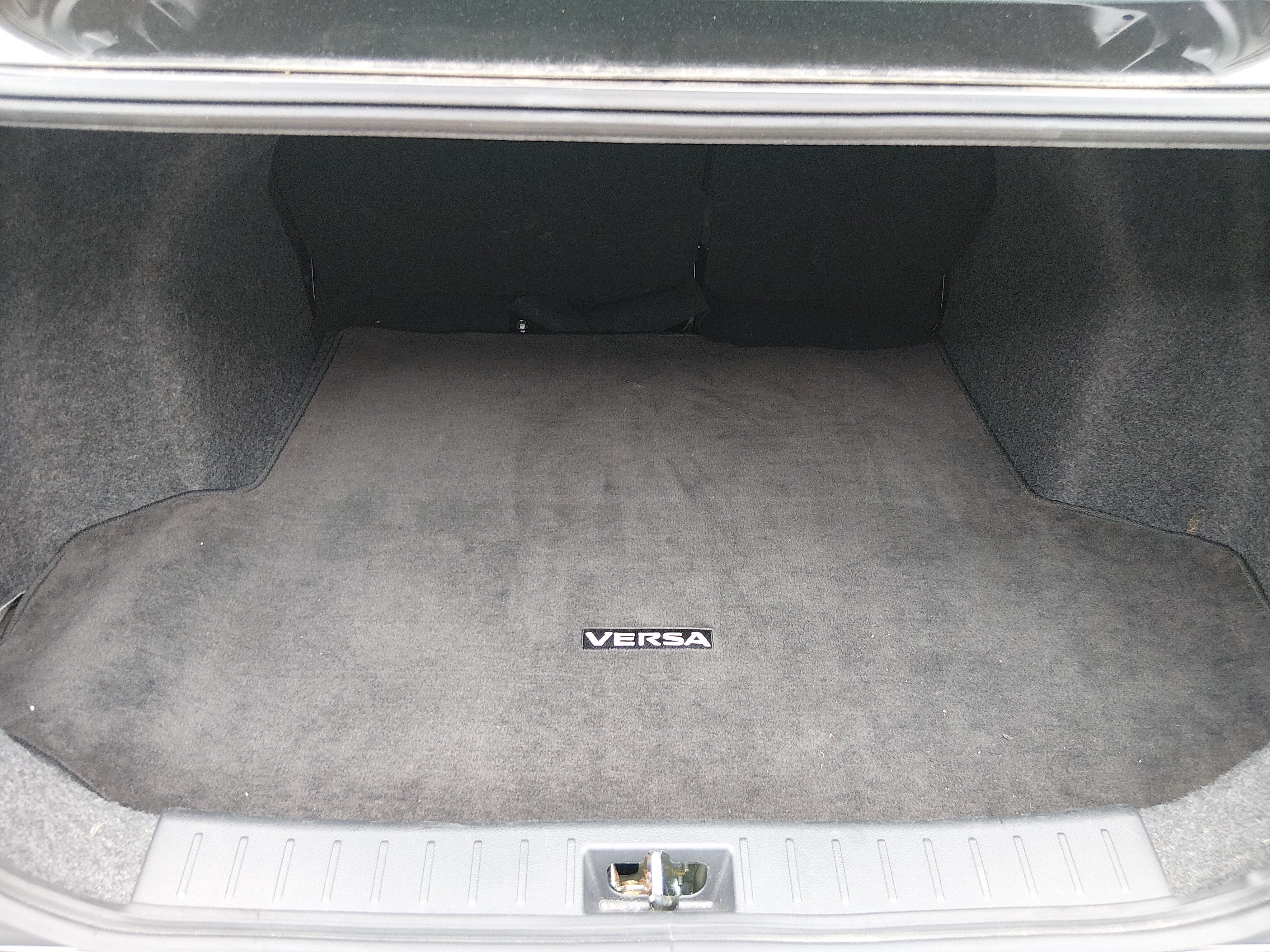 2024 Nissan Versa Sedan SV - Photo 11