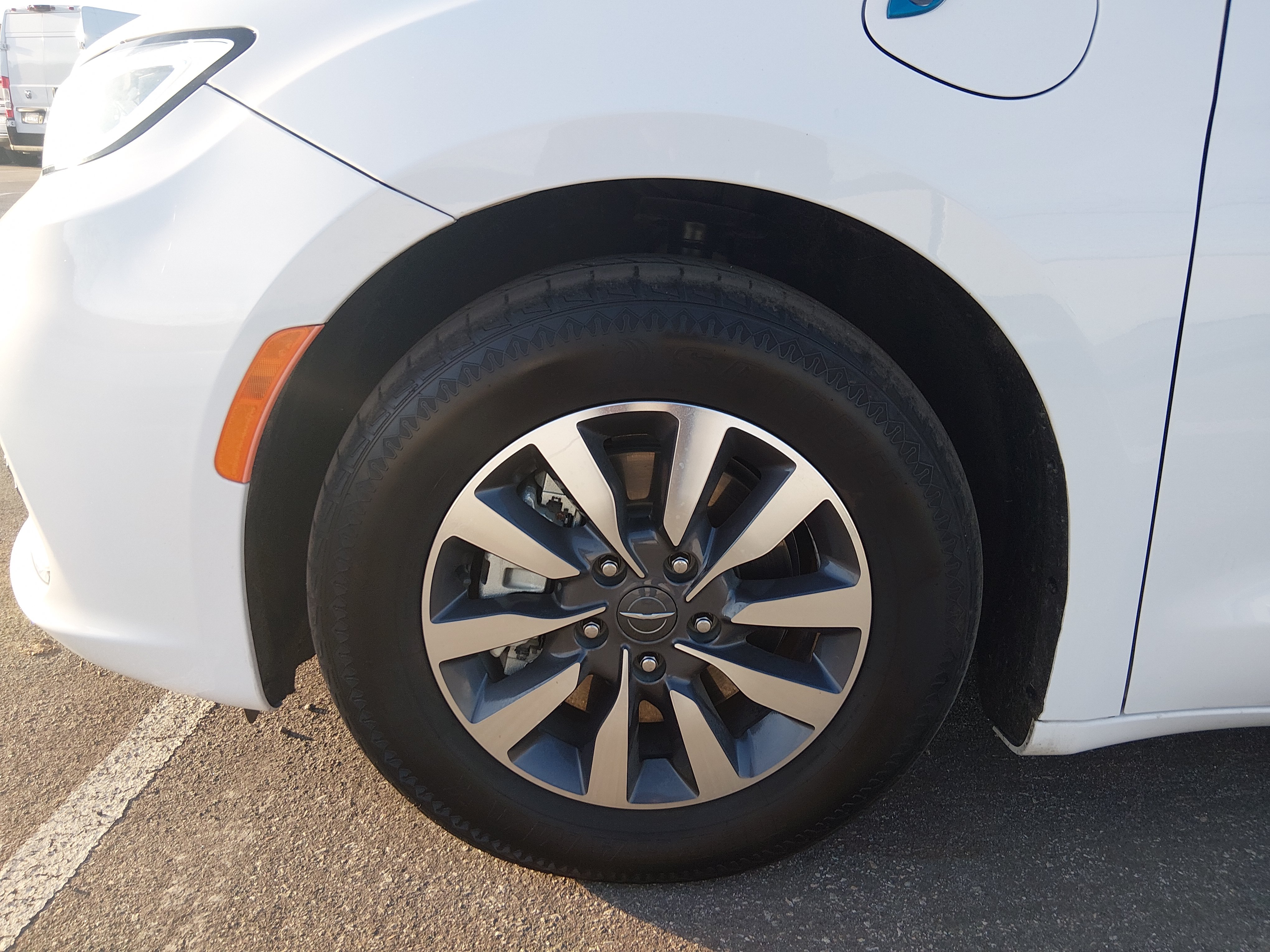 2023 Chrysler Pacifica Hybrid Touring L - Photo 10
