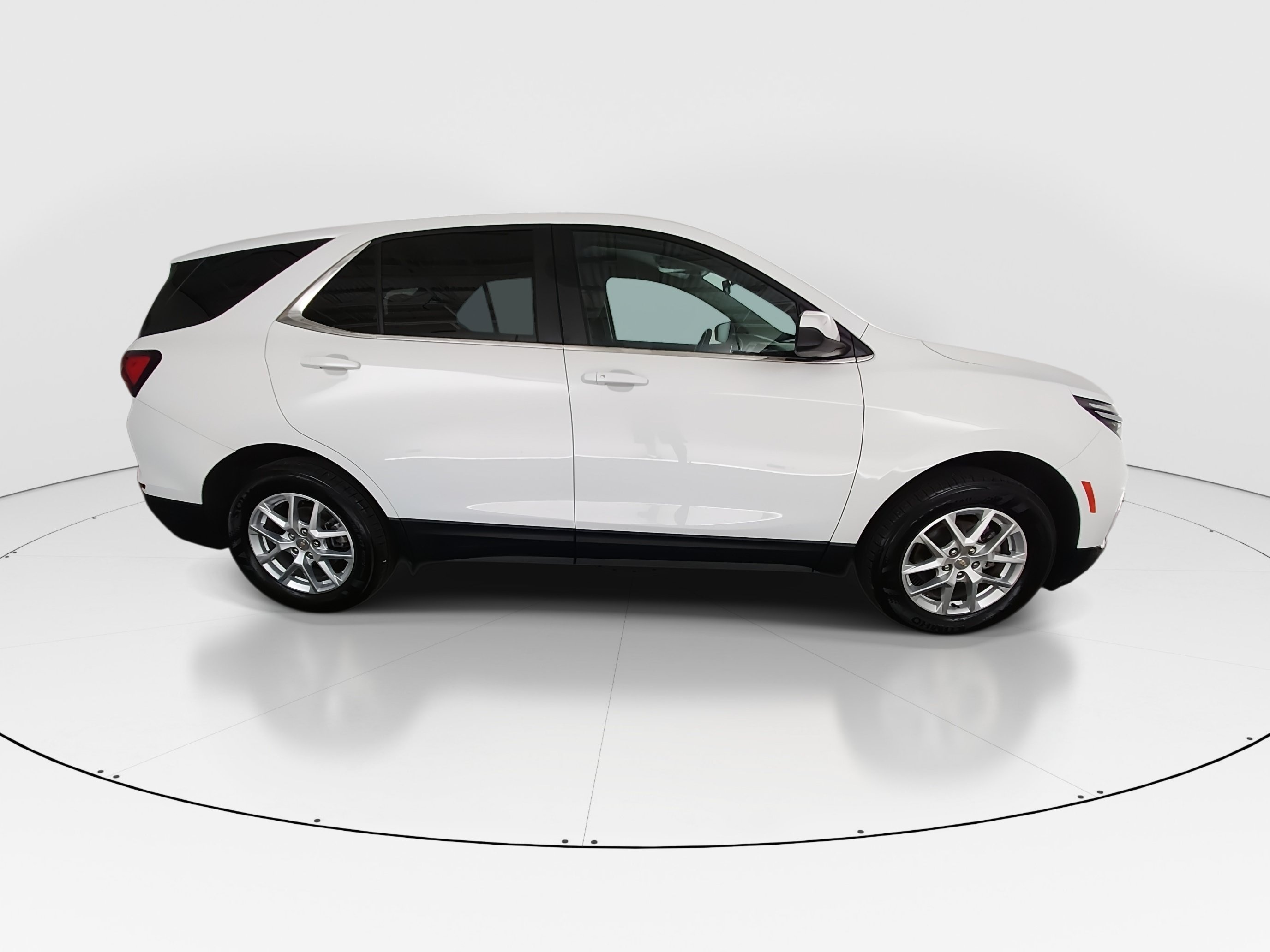 2024 Chevrolet Equinox LT - Photo 8