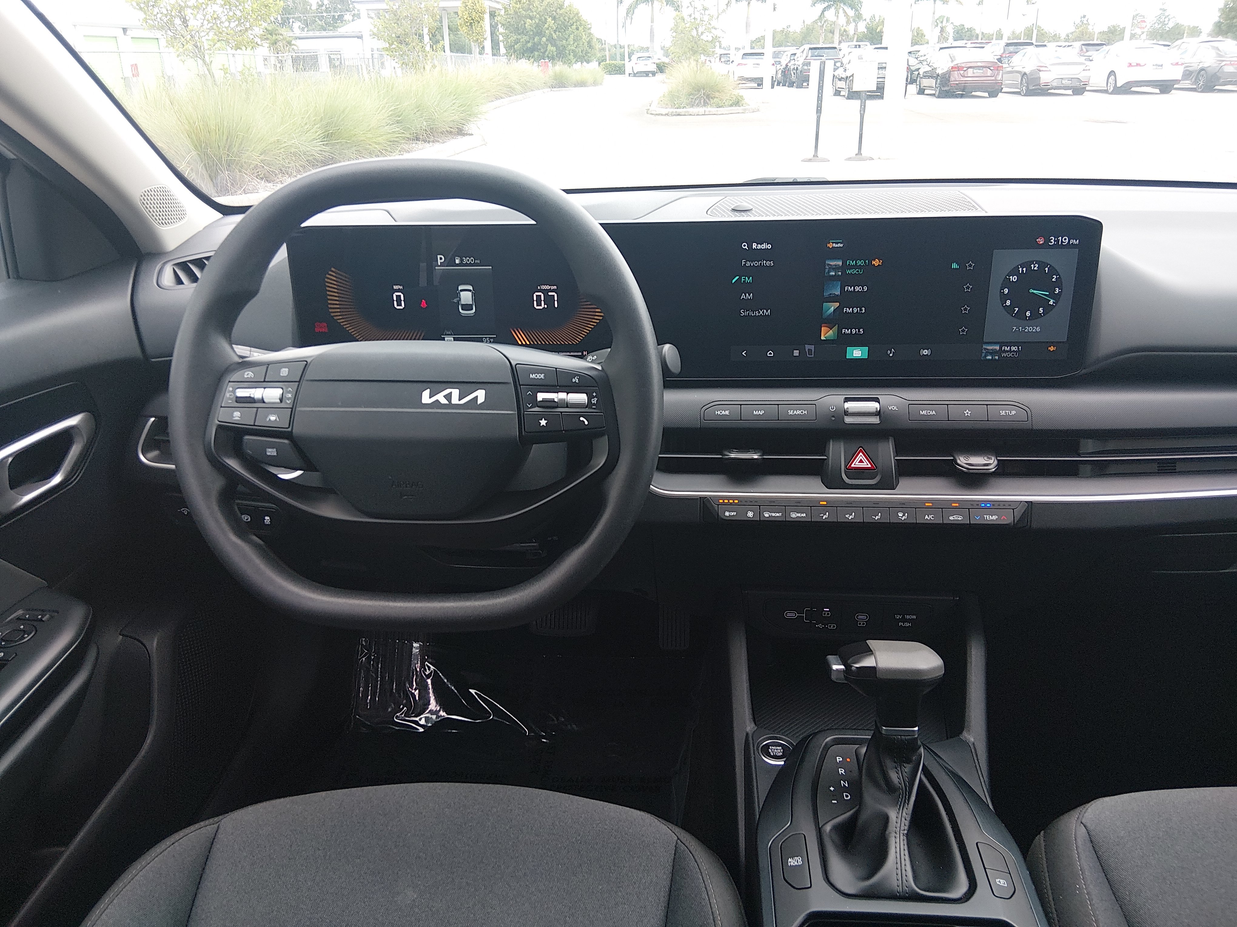 2025 Kia K4 LXS - Photo 12