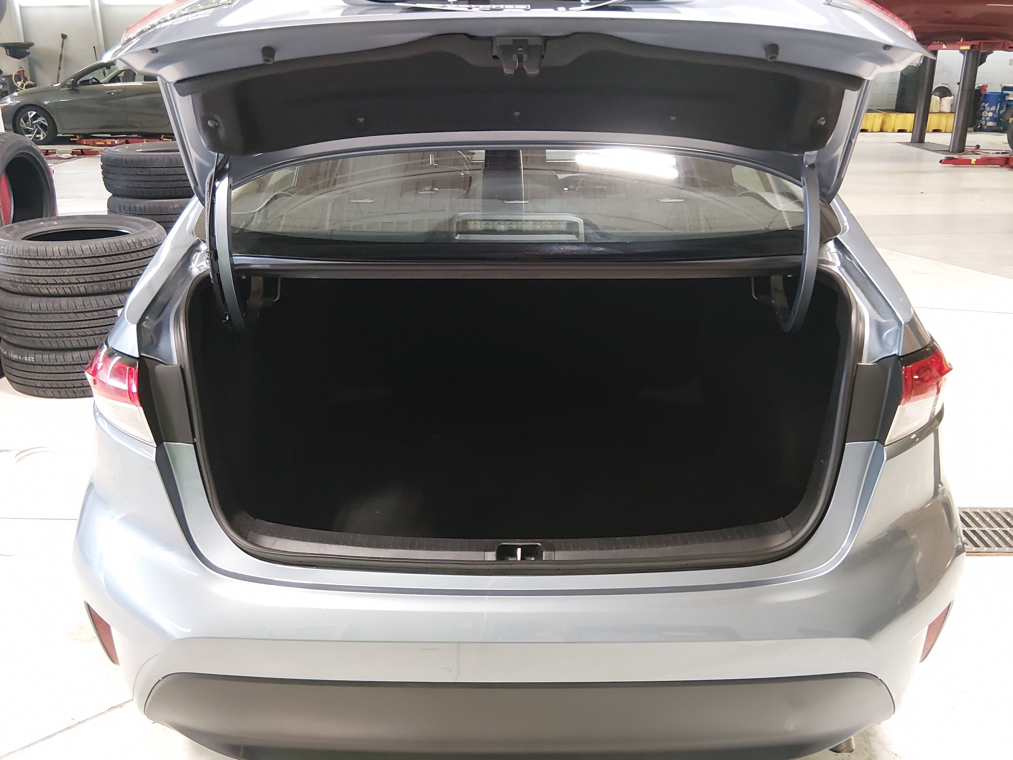 2024 Toyota Corolla LE - Photo 11