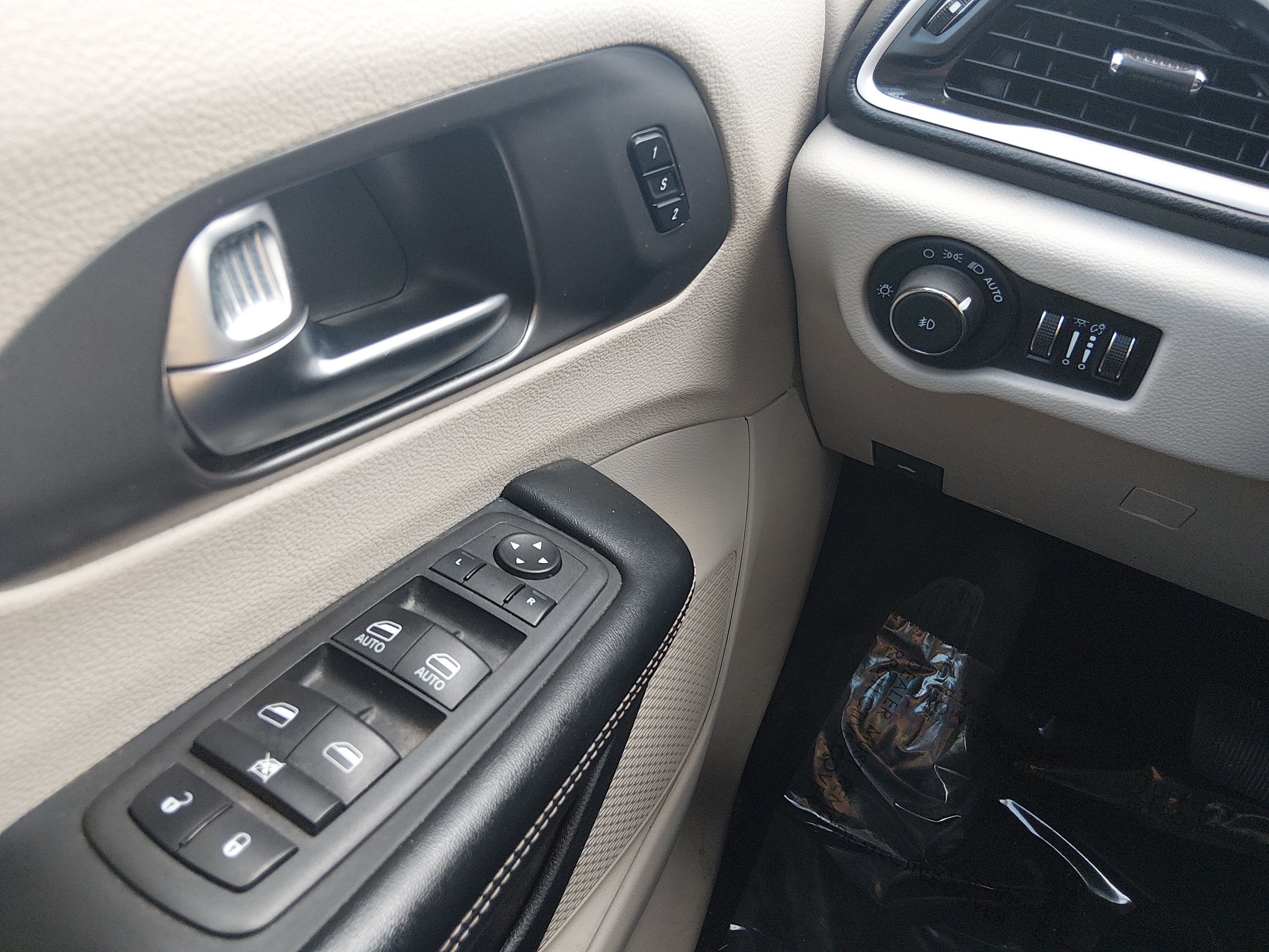 2022 Chrysler Pacifica Touring L - Photo 13