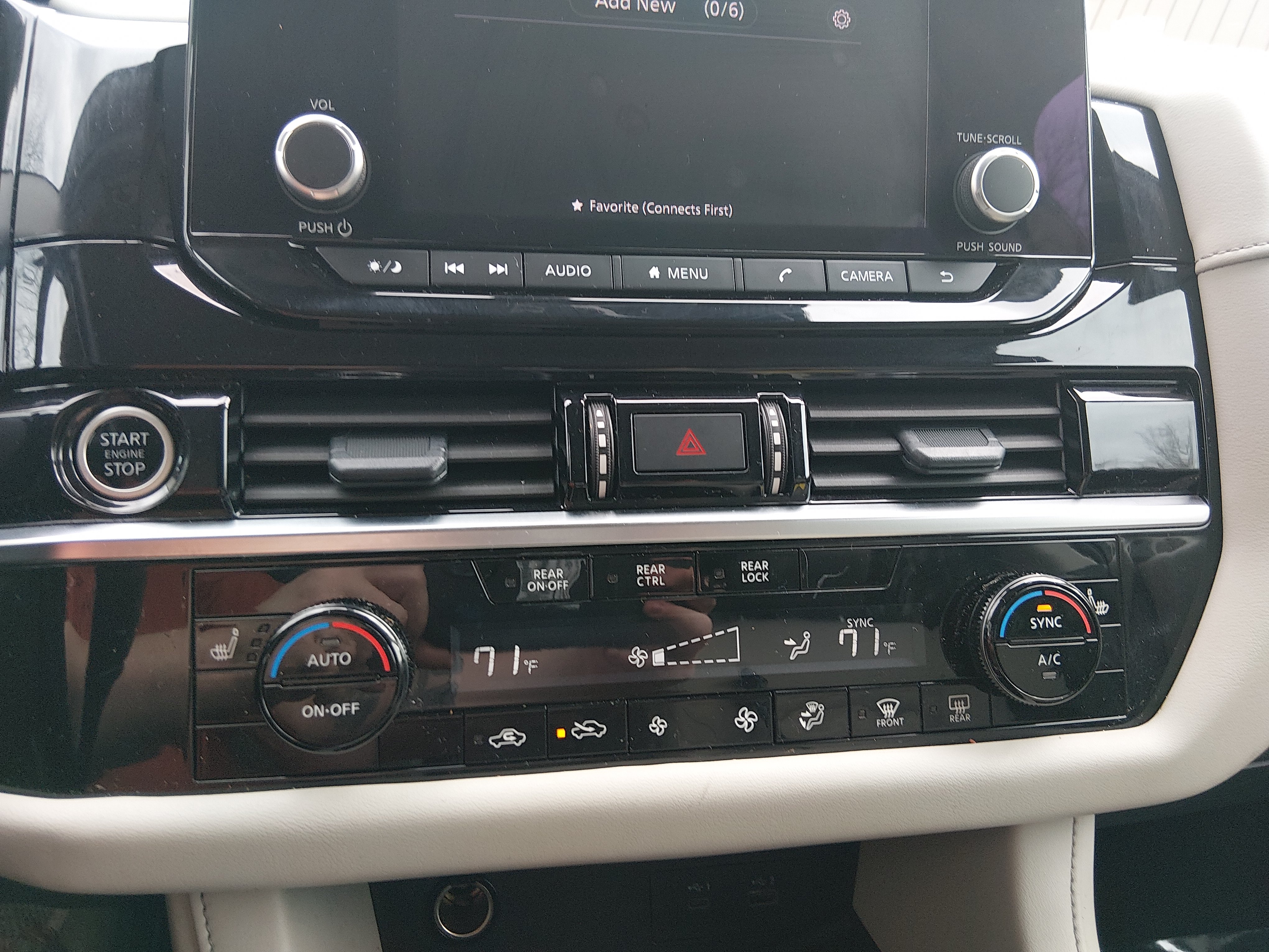 2023 Nissan Pathfinder SV - Photo 13