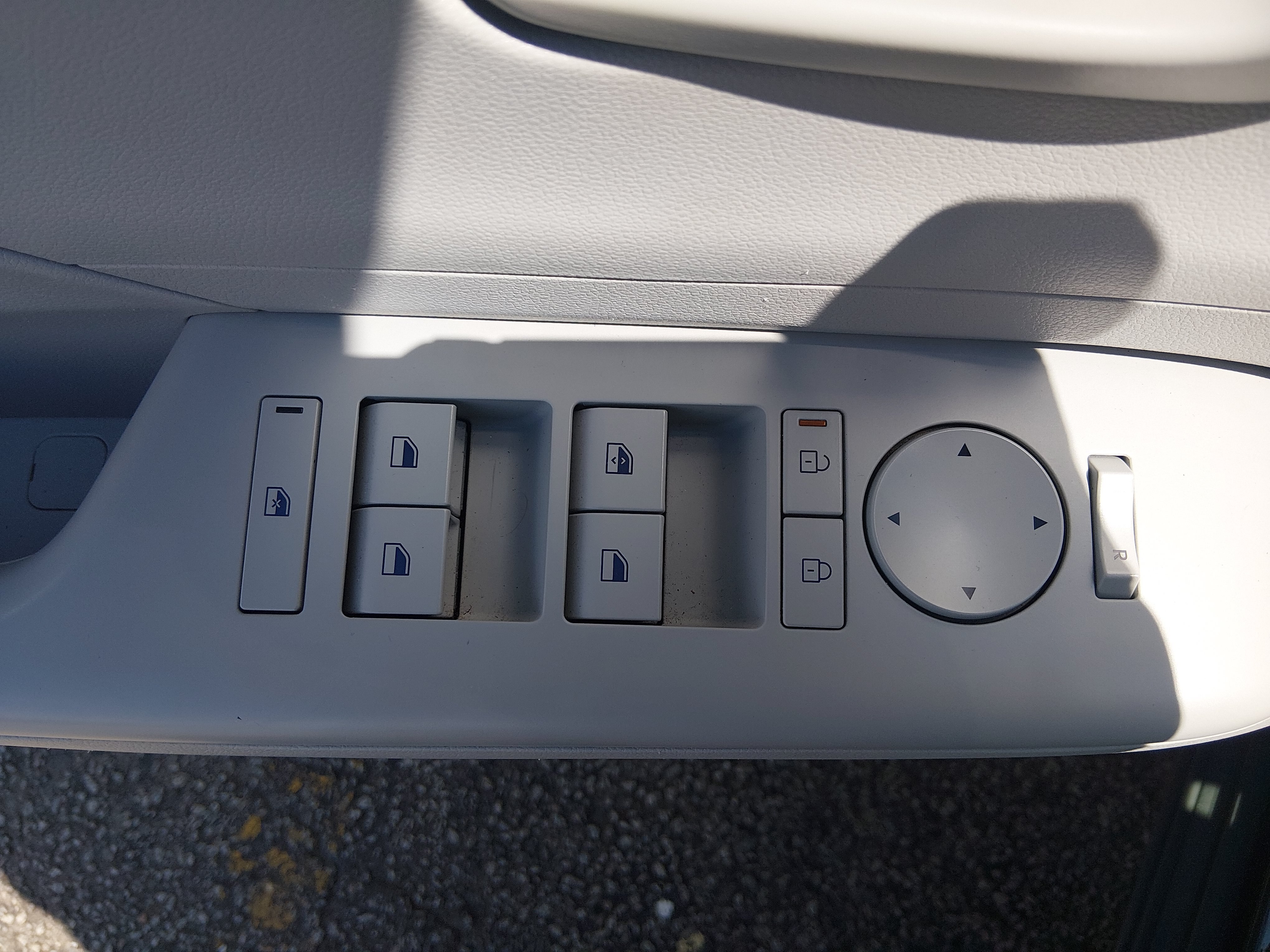 2025 Hyundai Kona SEL - Photo 19