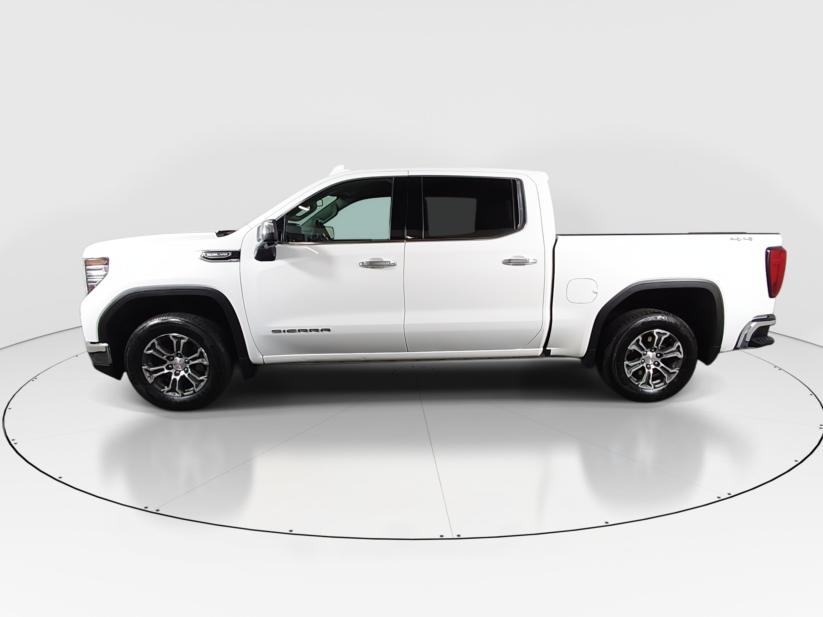 2024 GMC Sierra 1500 SLT - Photo 4