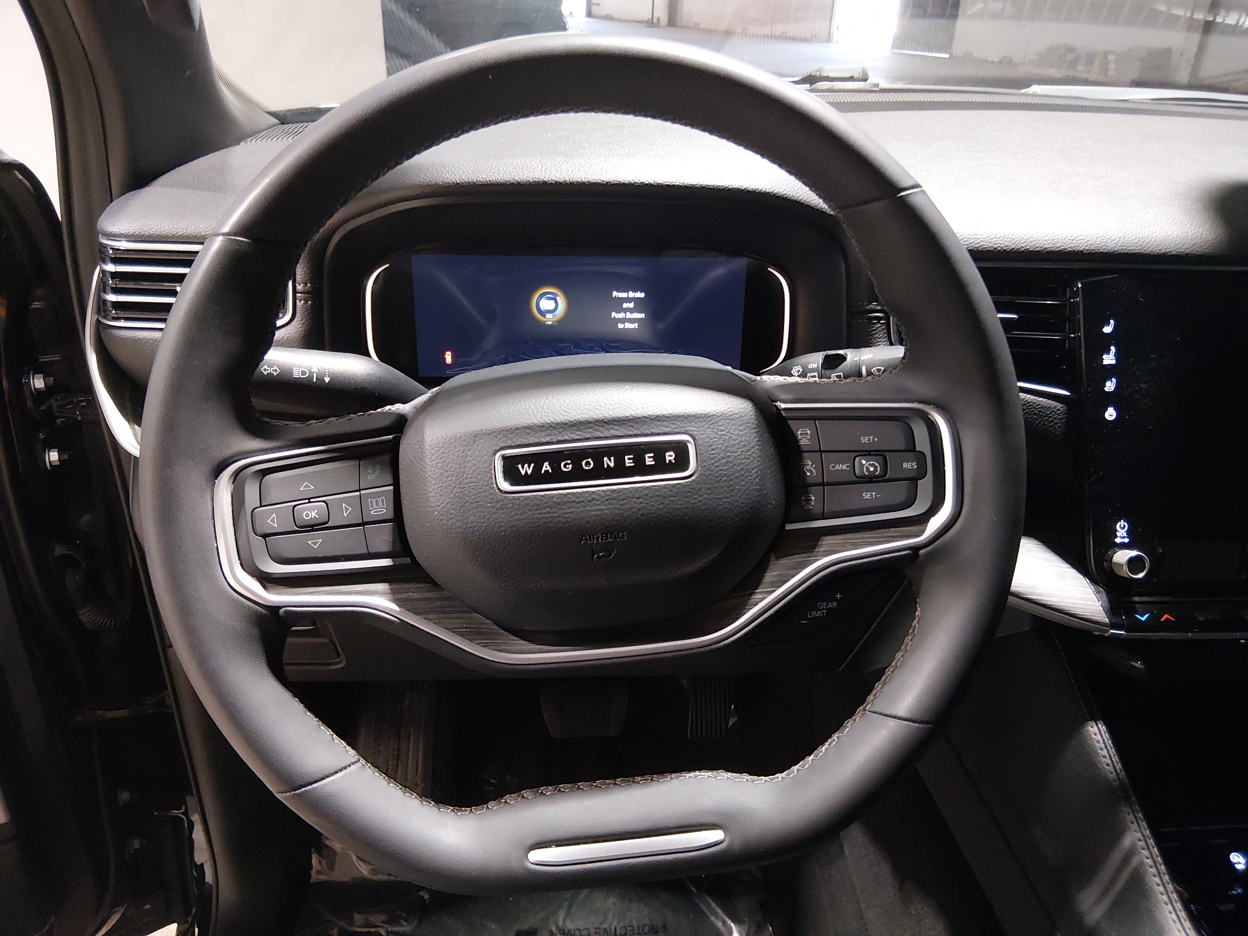 2024 Jeep Wagoneer L Series II - Photo 12
