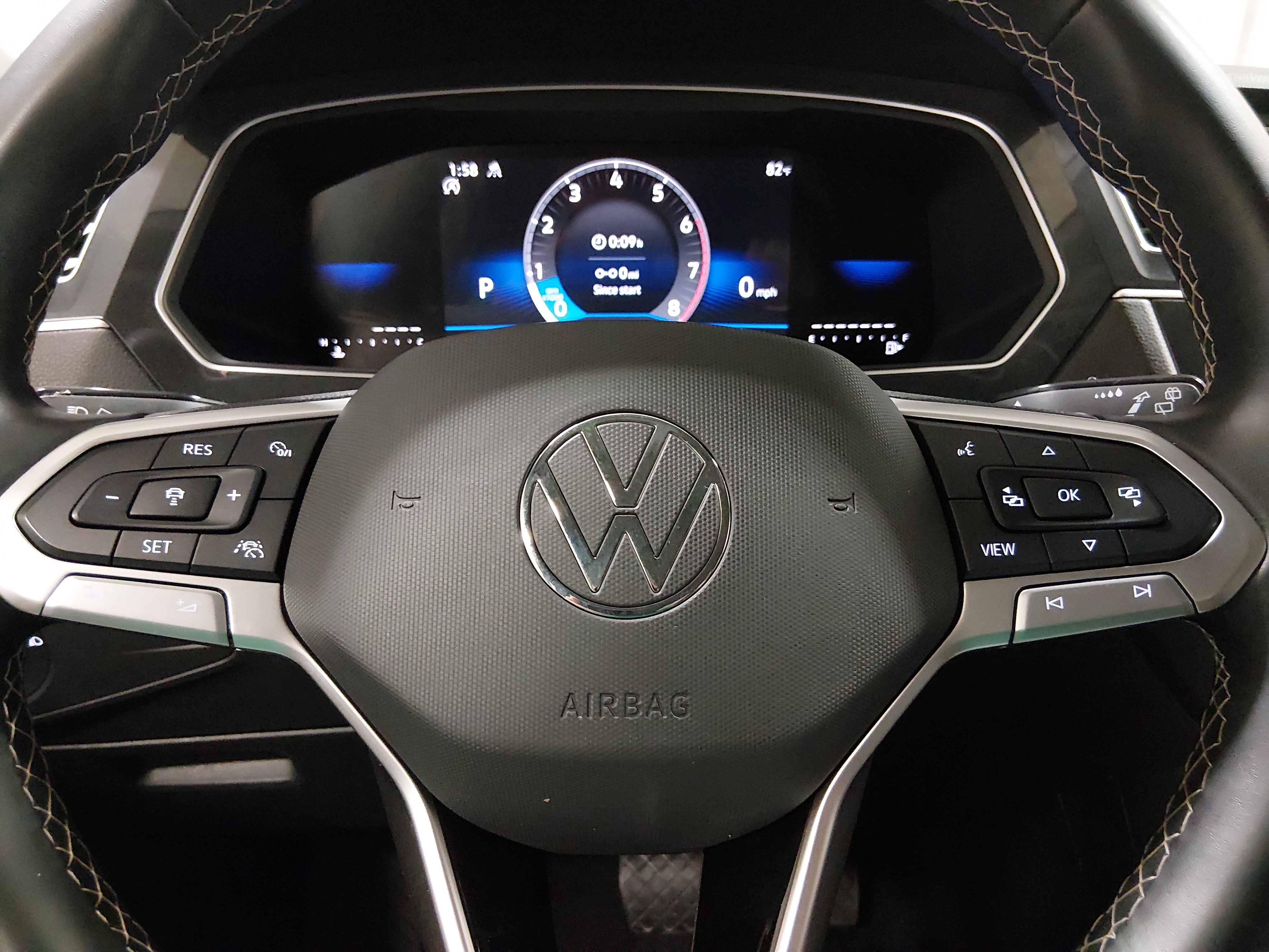 2024 Volkswagen Tiguan SE - Photo 12