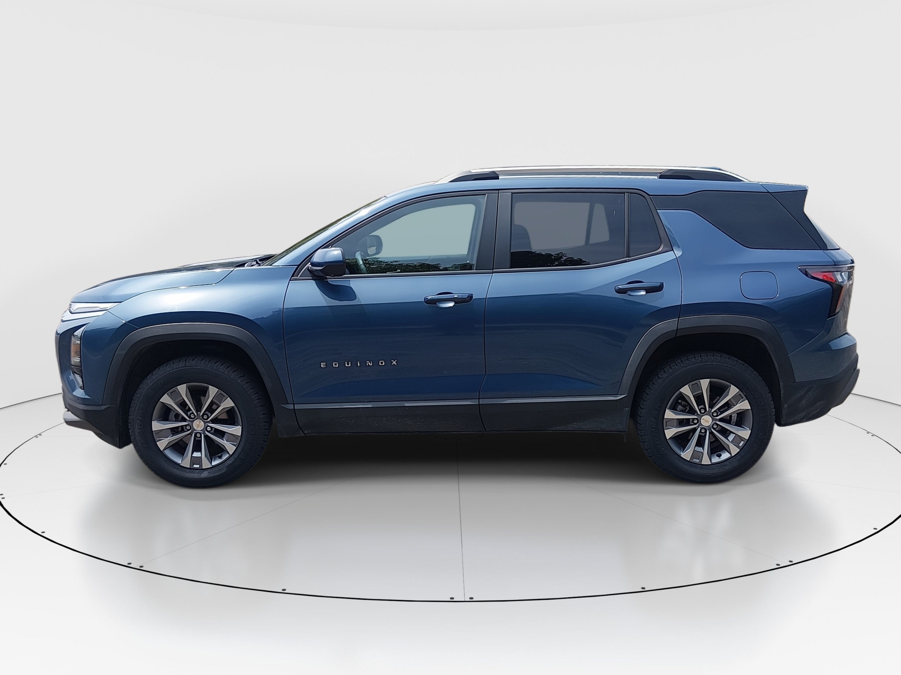 2025 Chevrolet Equinox LT - Photo 4