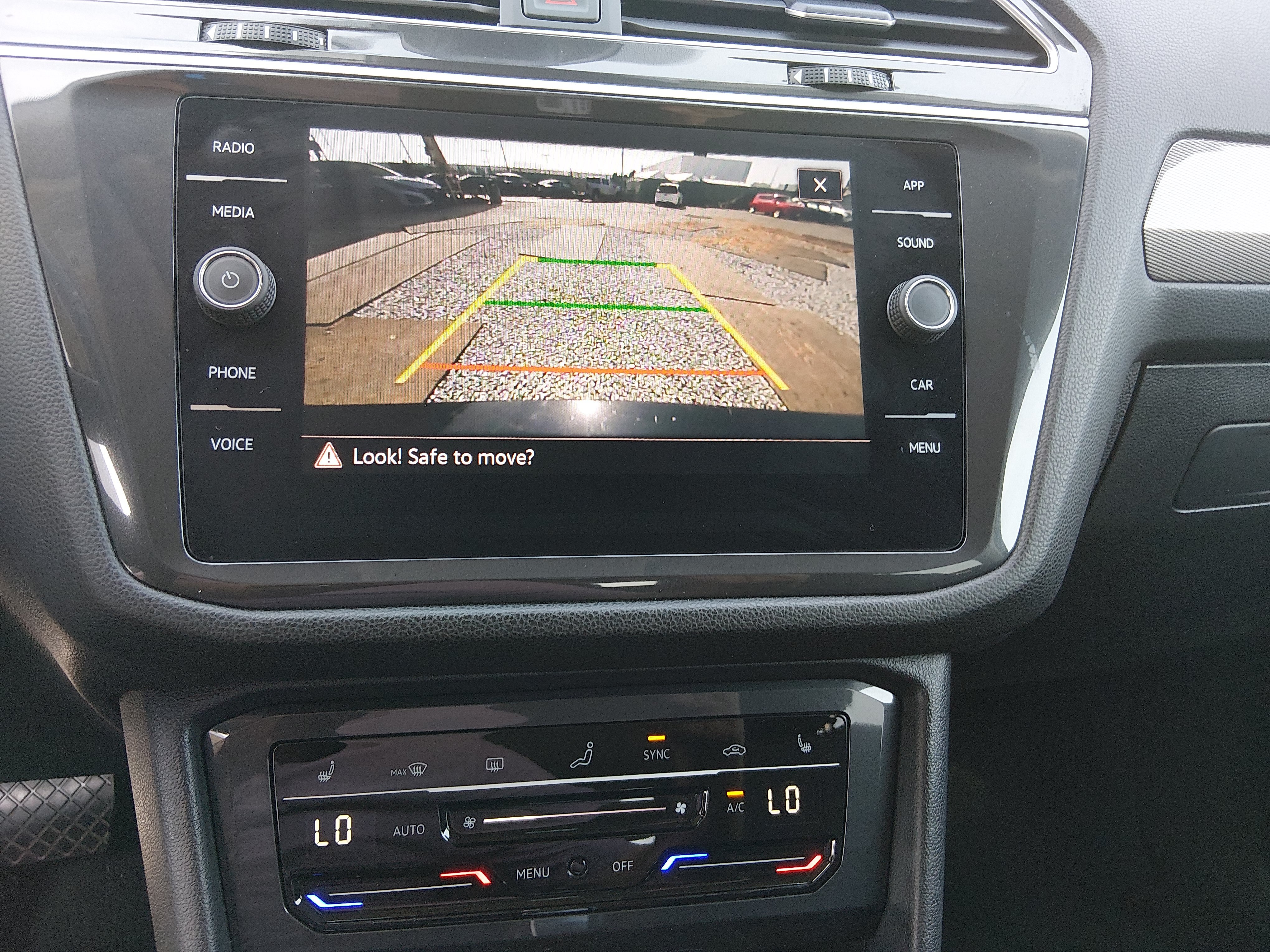 2024 Volkswagen Tiguan SE - Photo 16