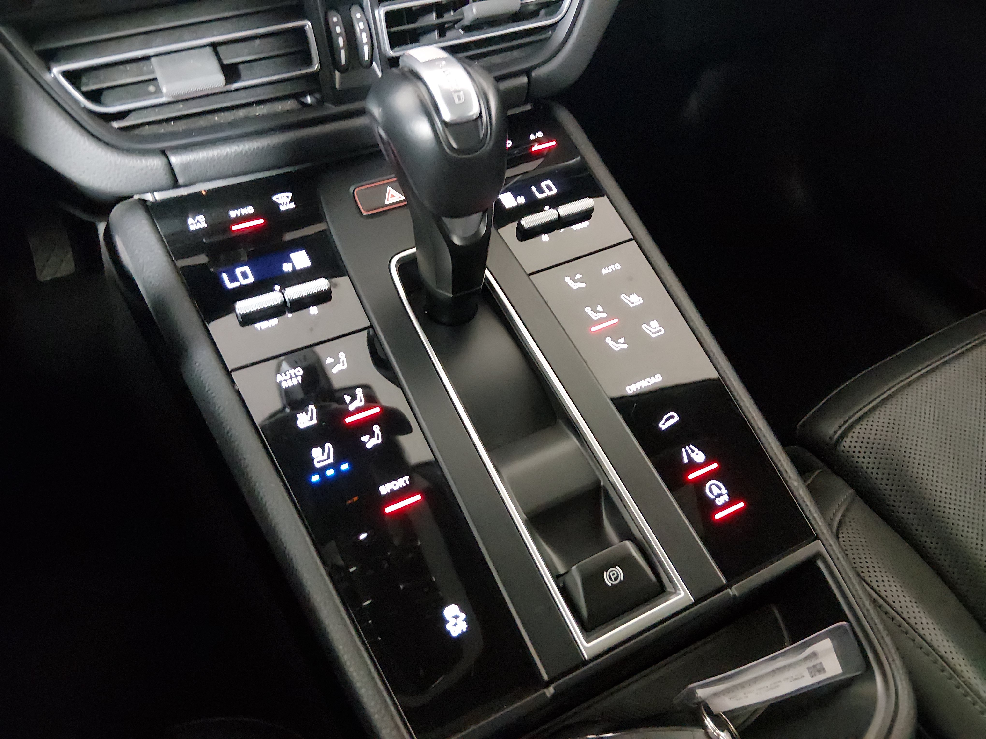 2024 Porsche Macan - Photo 16