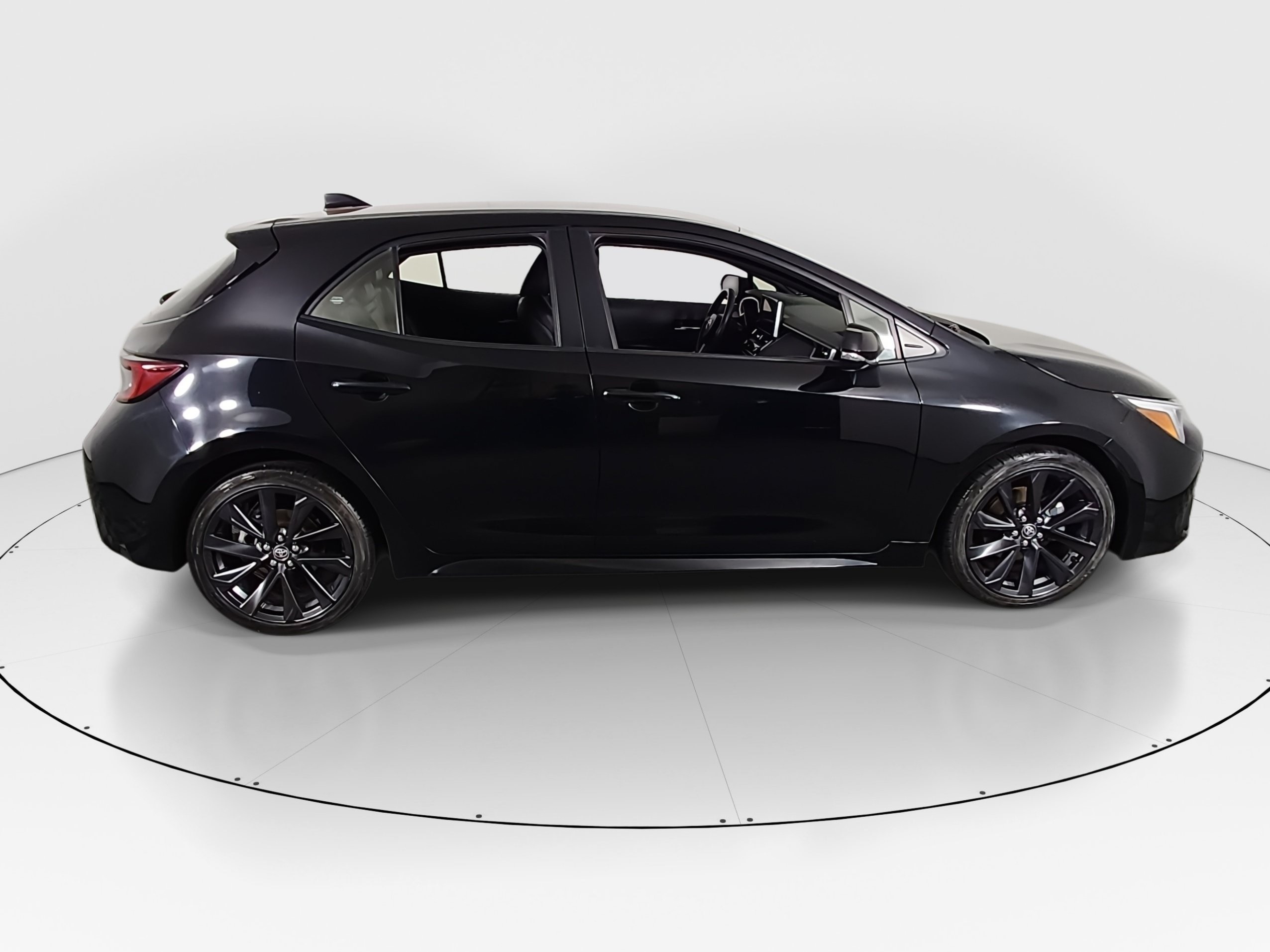 2023 Toyota Corolla Hatchback XSE - Photo 8