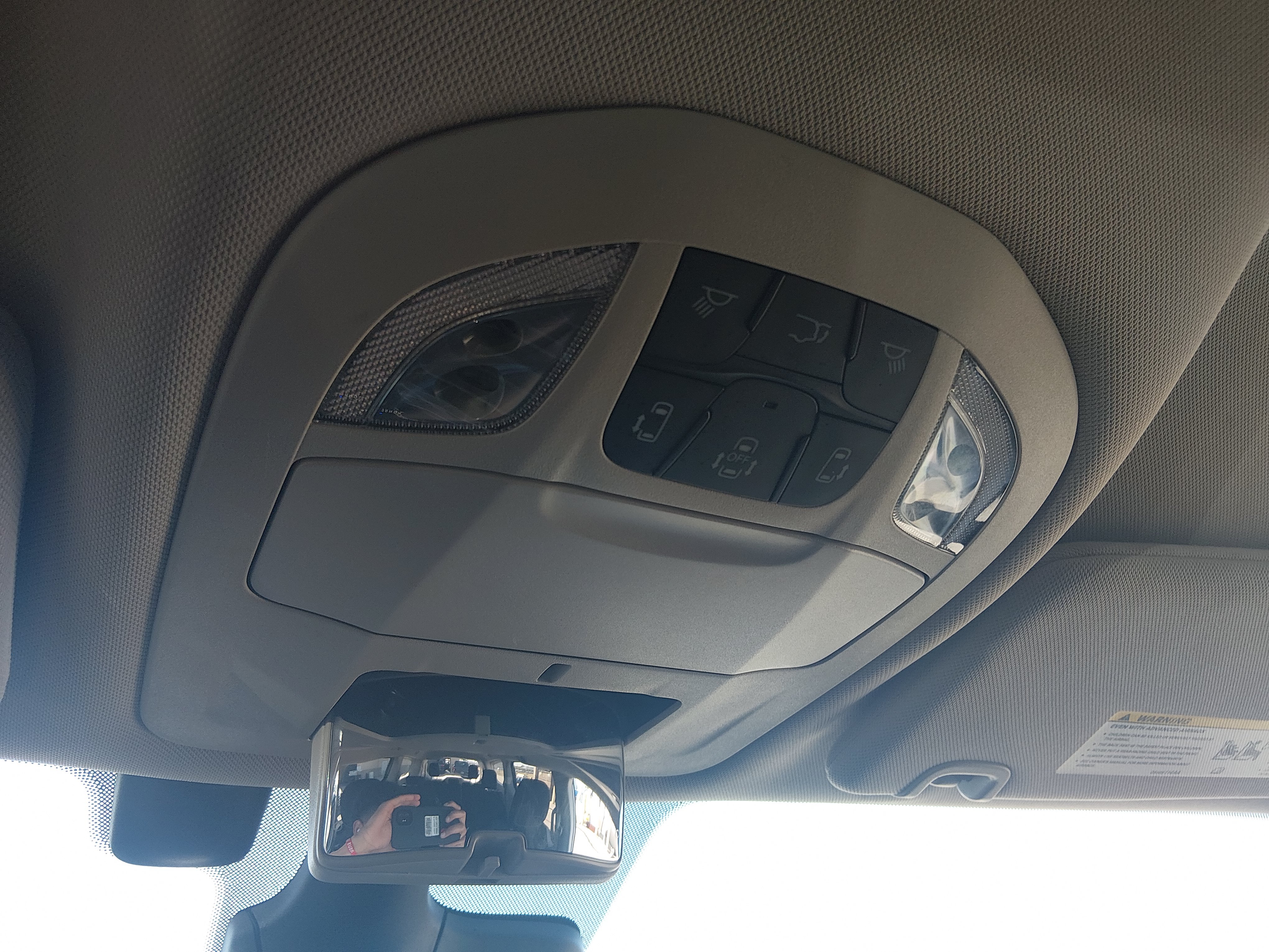 2023 Chrysler Voyager LX - Photo 20