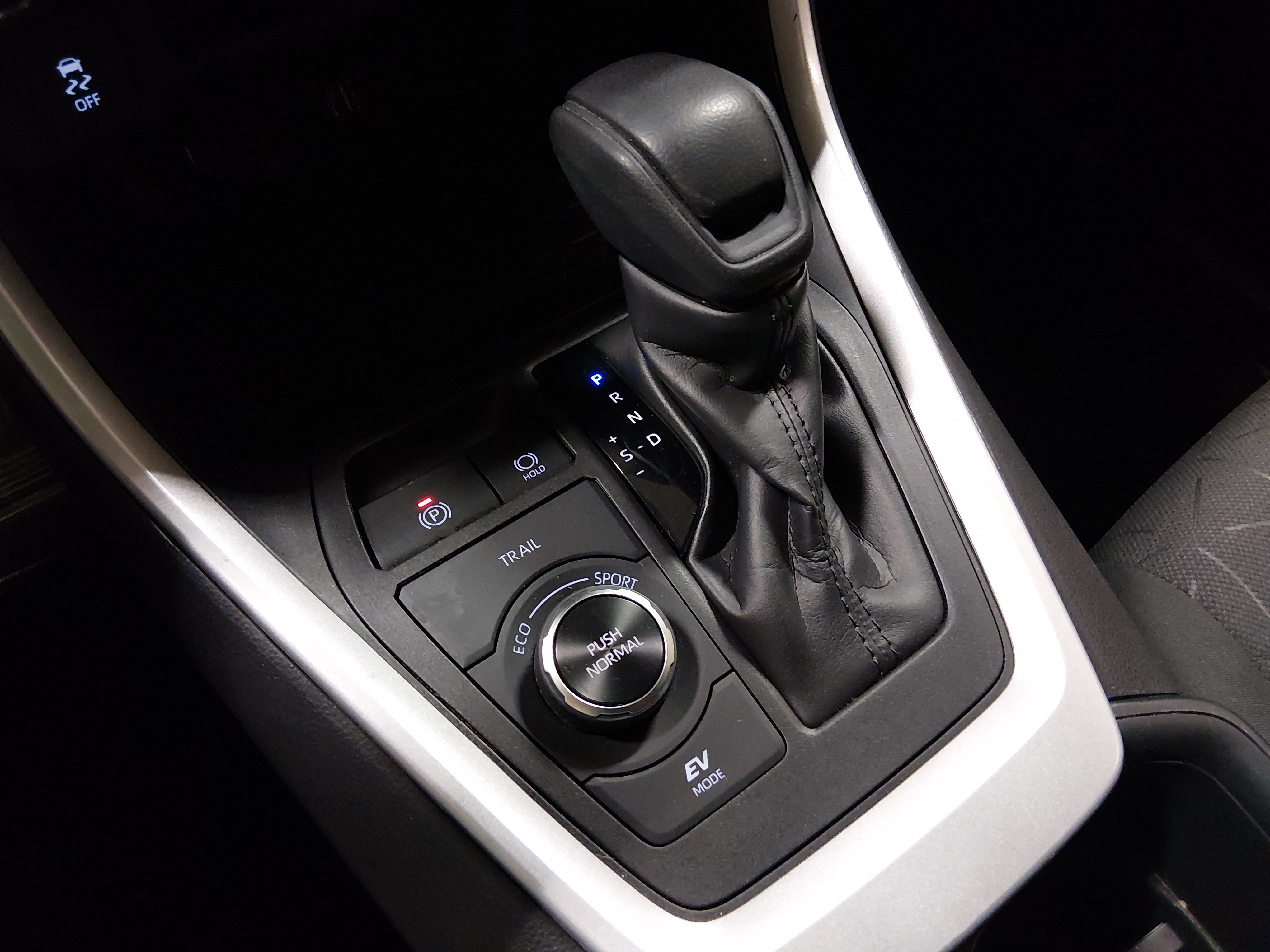 2024 Toyota RAV4 XLE - Photo 20