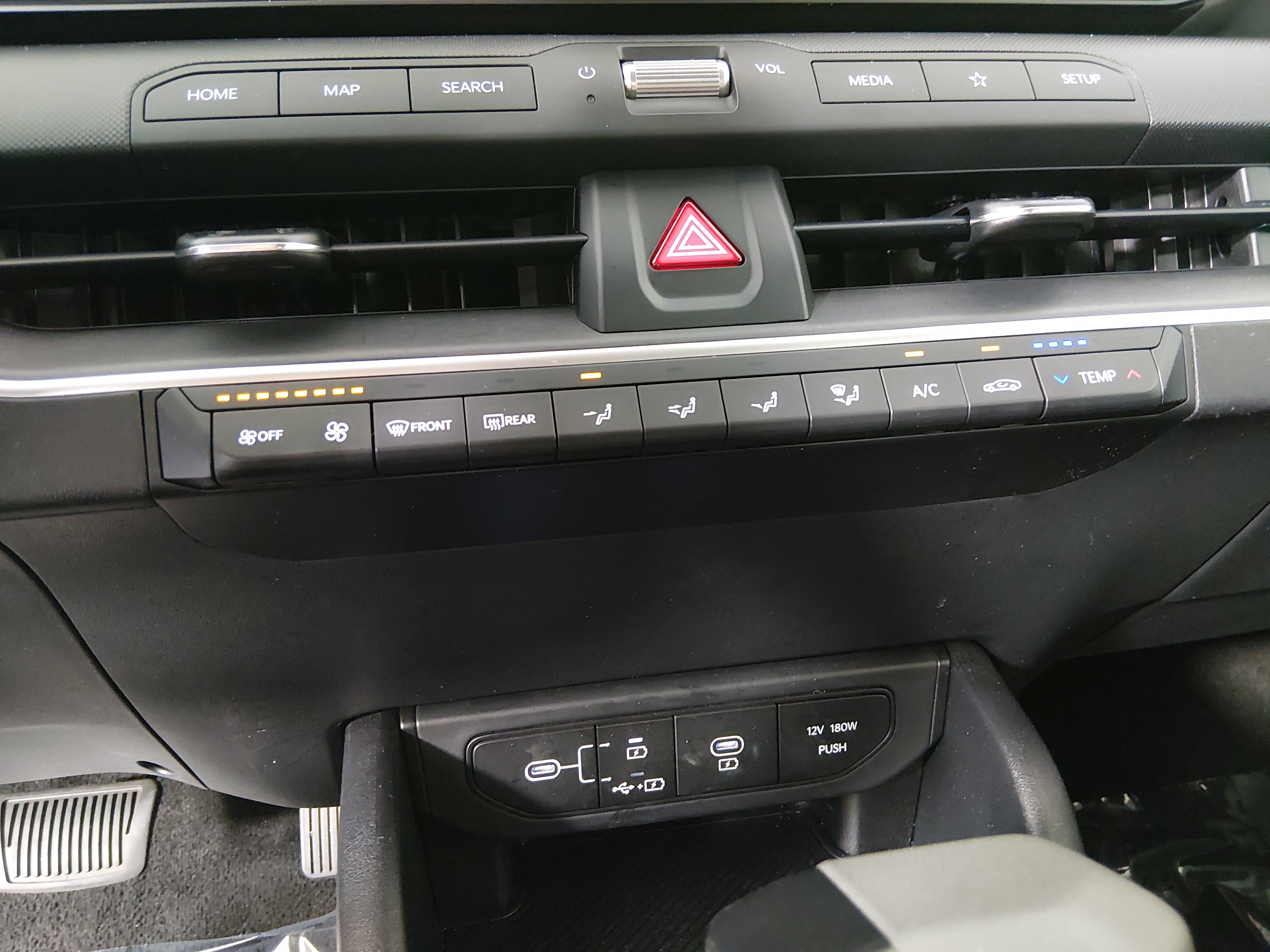 2025 Kia K4 LXS - Photo 17