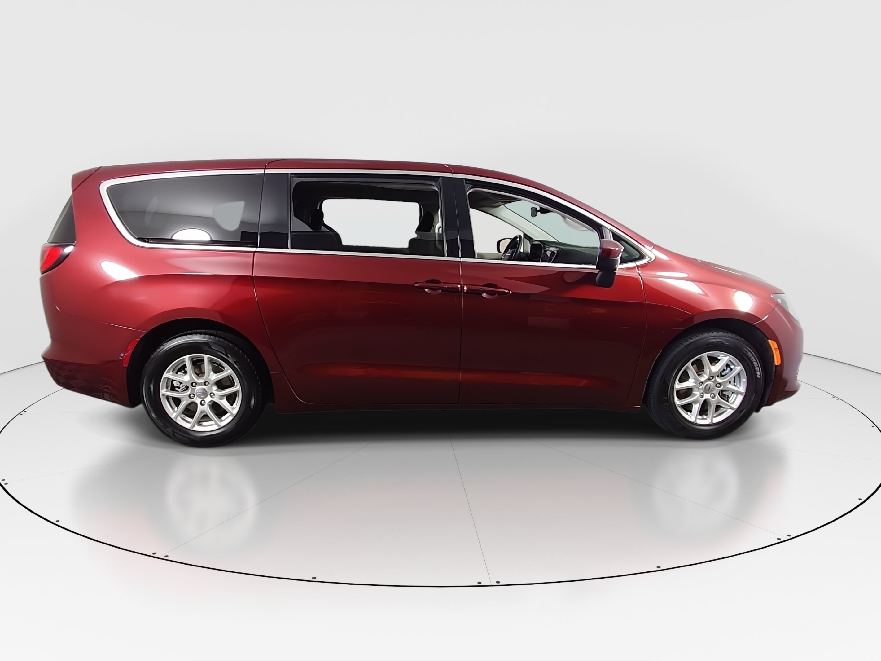 2023 Chrysler Voyager LX - Photo 8