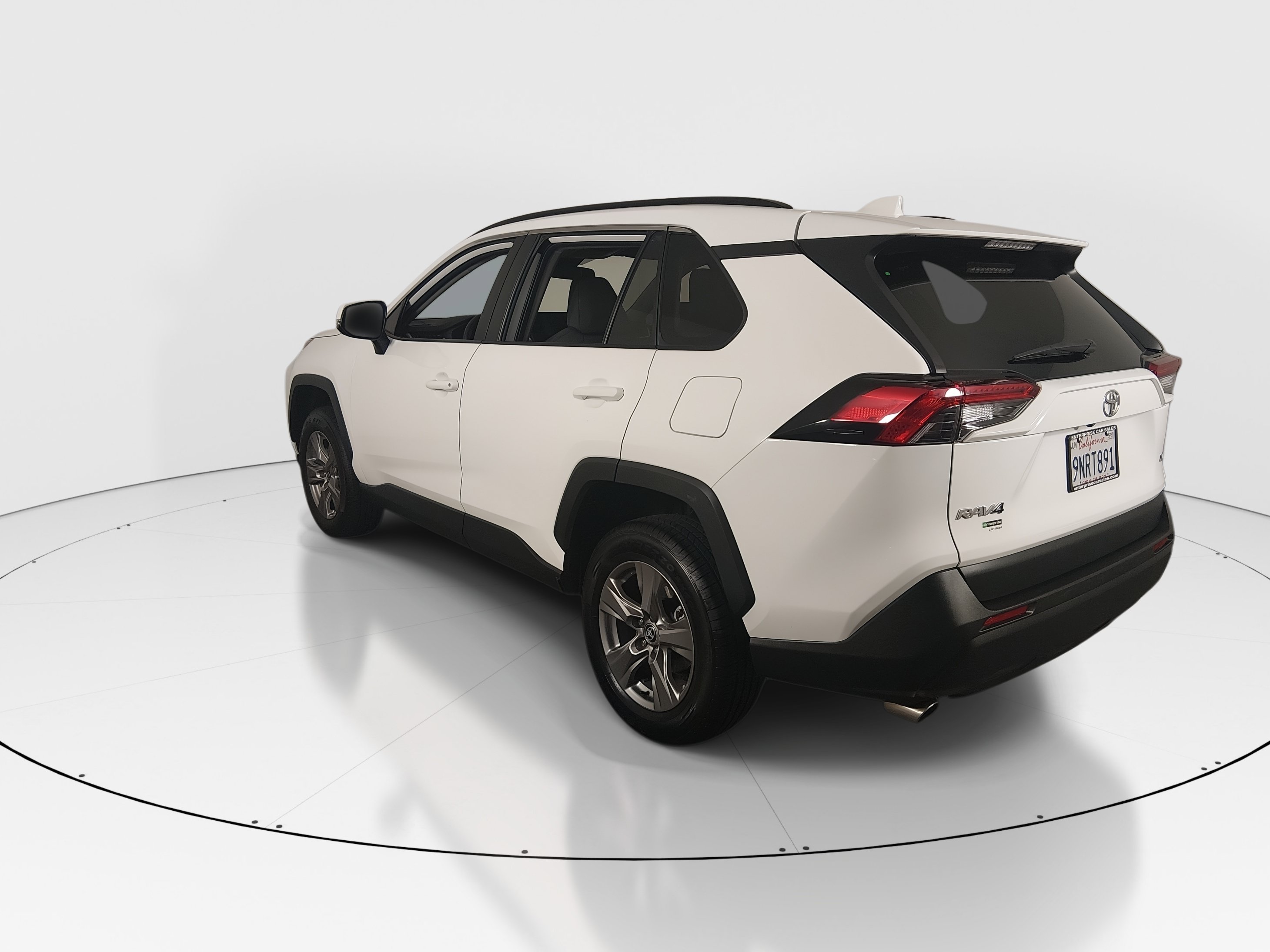 2024 Toyota RAV4 XLE - Photo 5