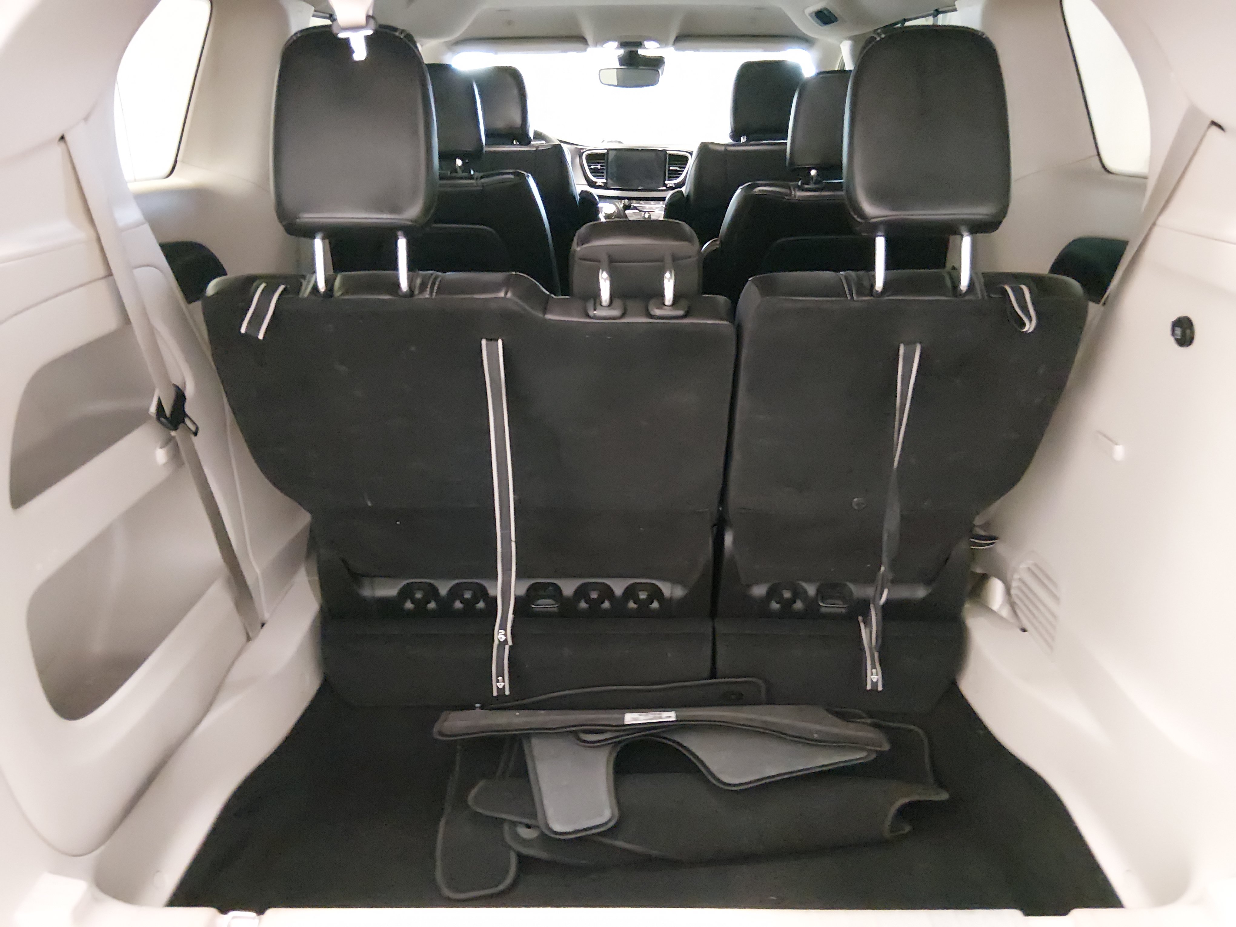 2024 Chrysler Pacifica Touring L - Photo 11