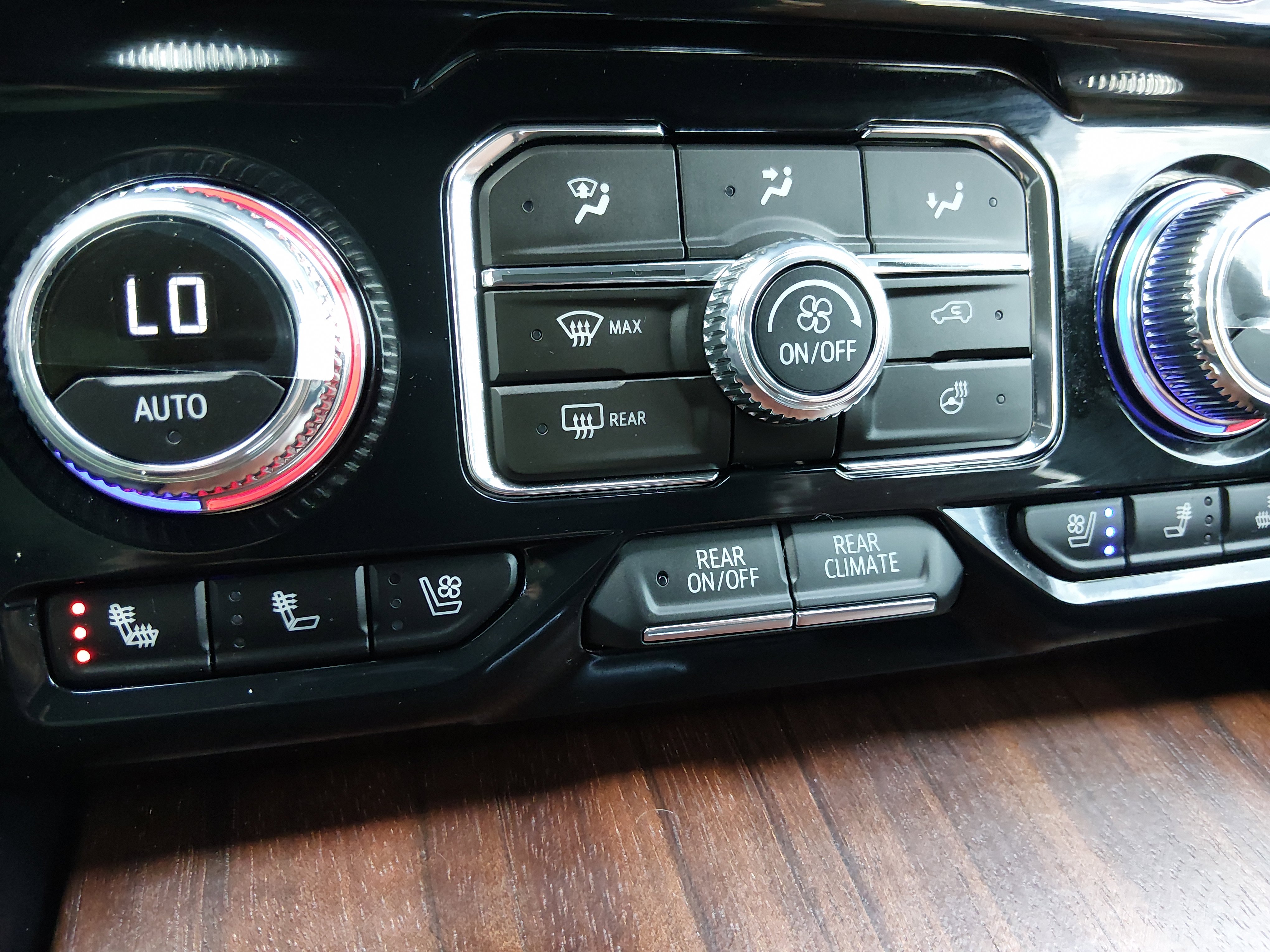 2023 GMC Yukon Denali Ultimate - Photo 19