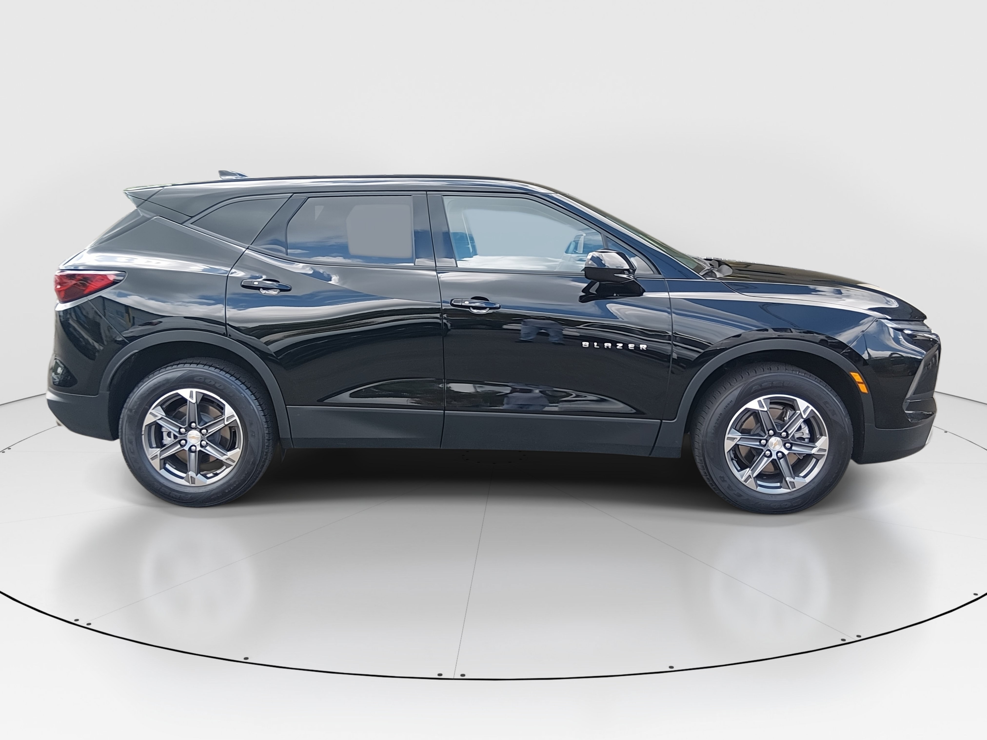 2025 Chevrolet Blazer 2LT - Photo 8
