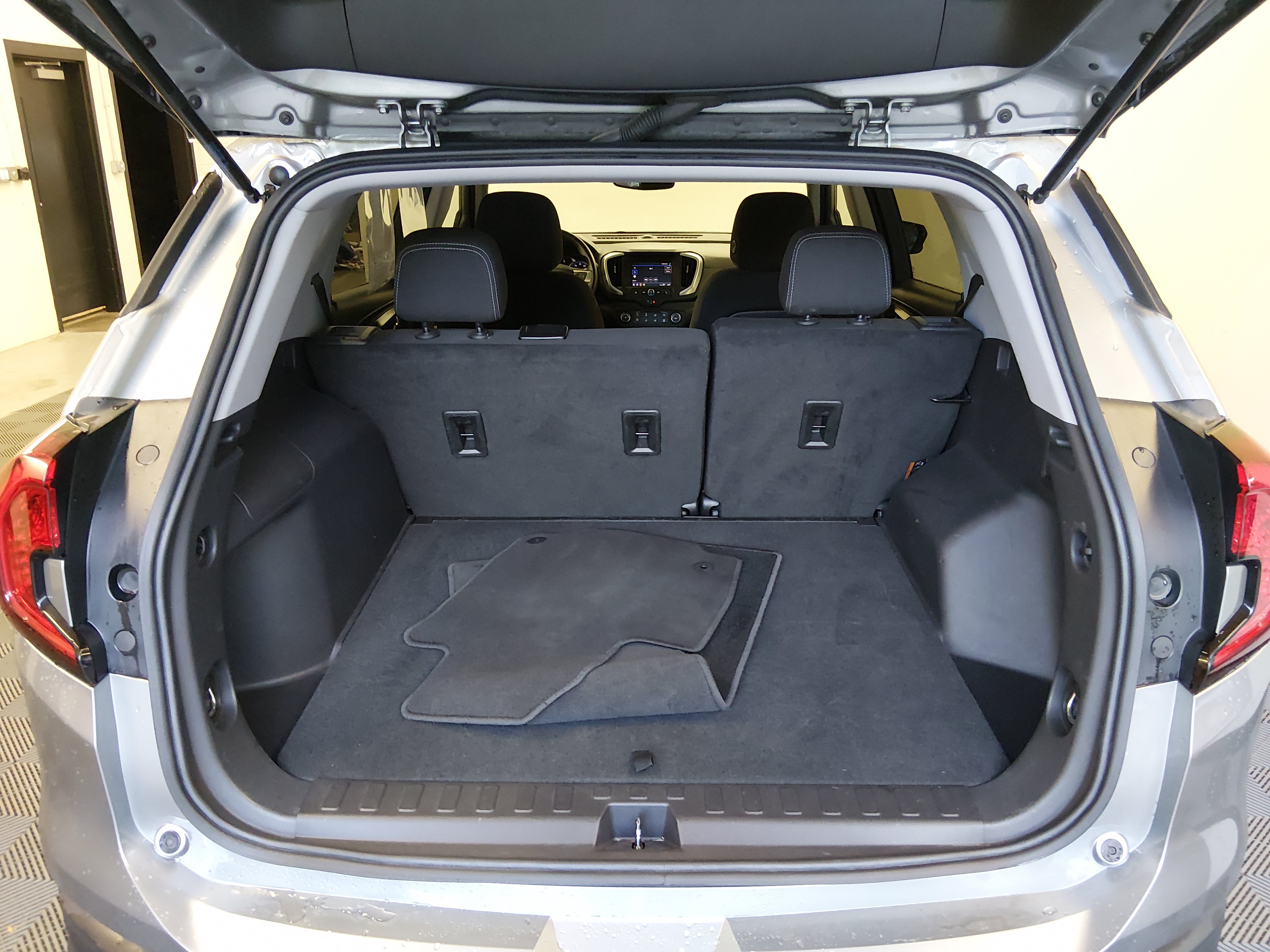 2024 GMC Terrain SLE - Photo 11