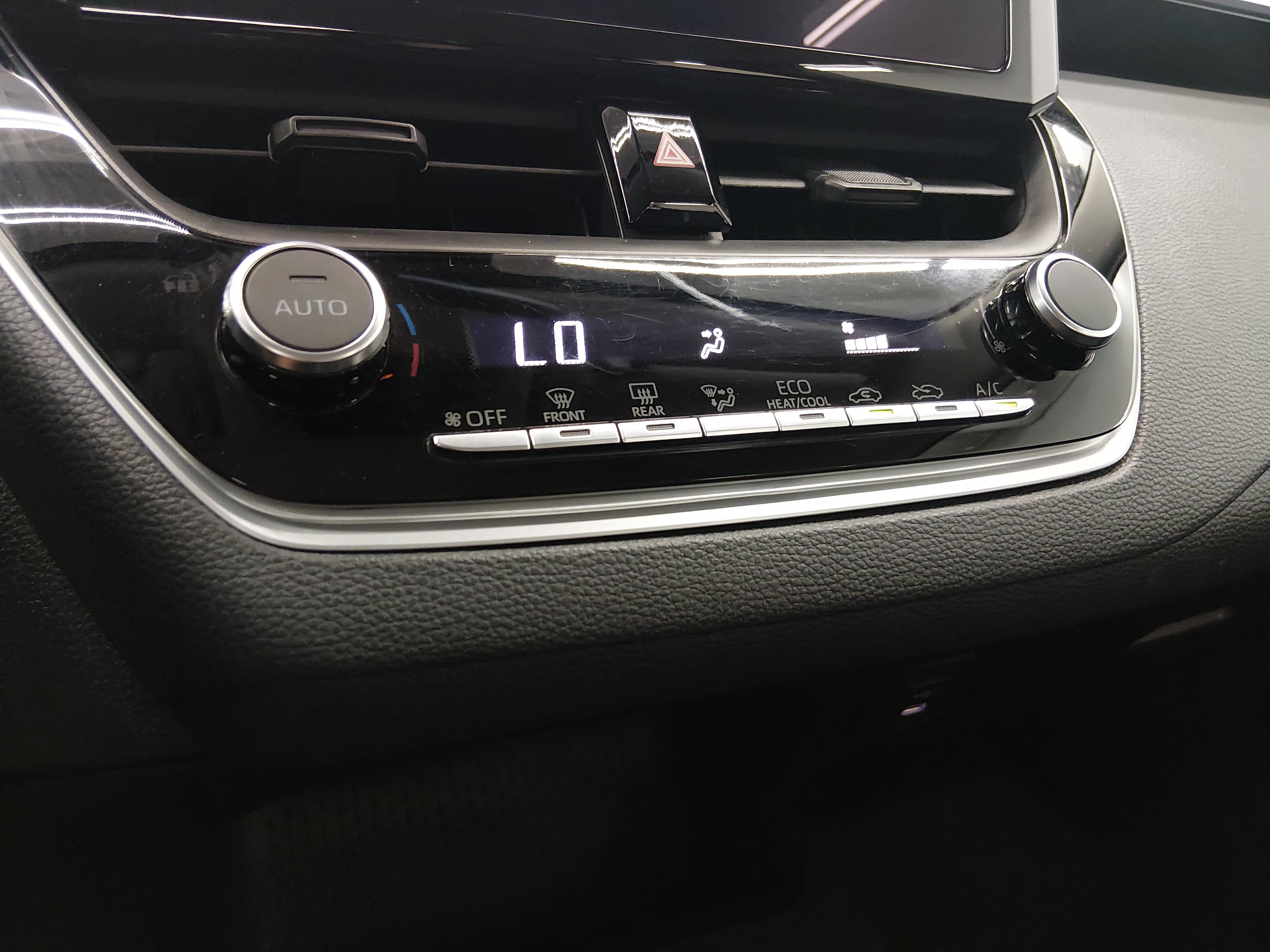 2024 Toyota Corolla LE - Photo 13