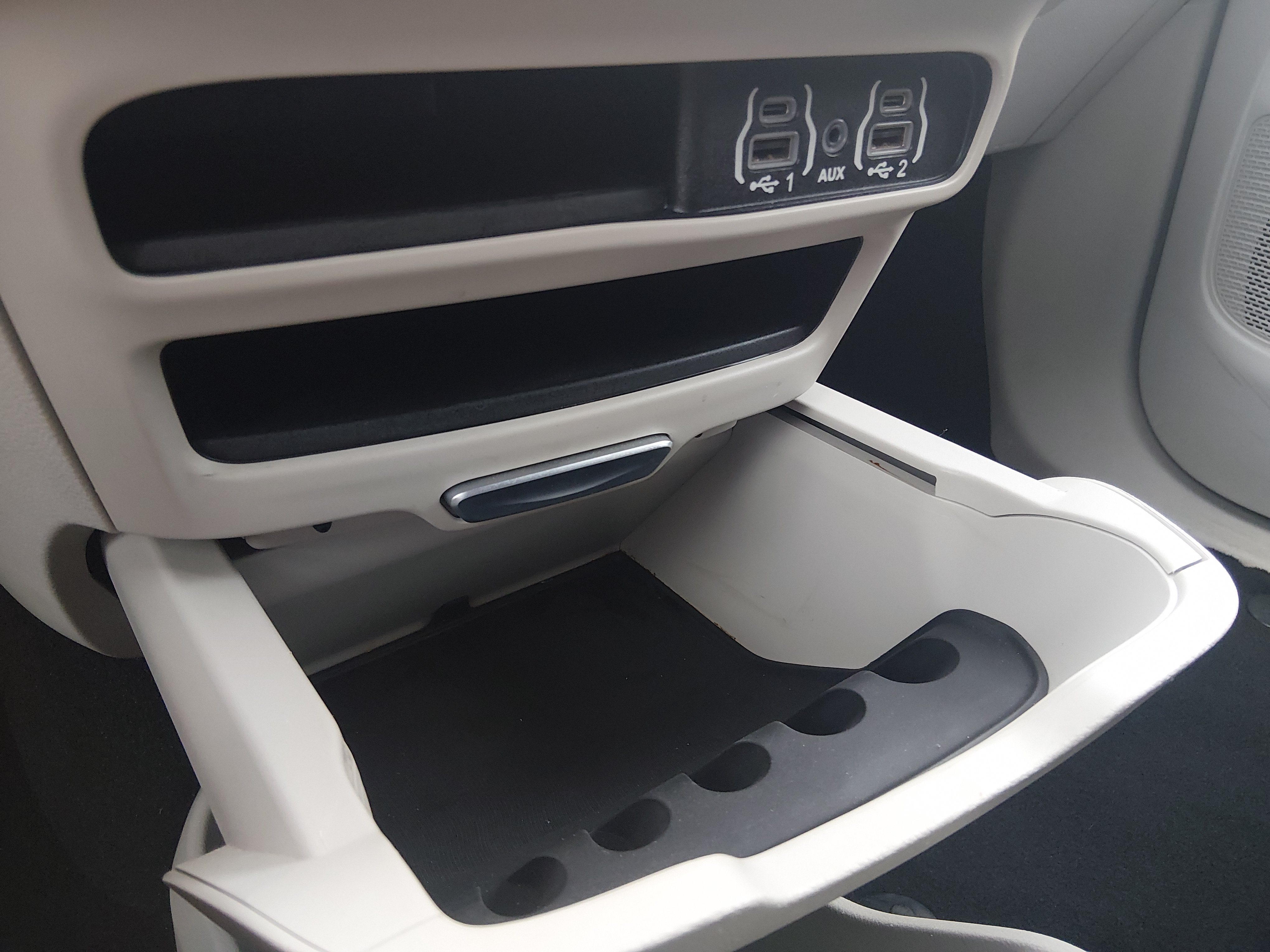 2023 Chrysler Voyager LX - Photo 20