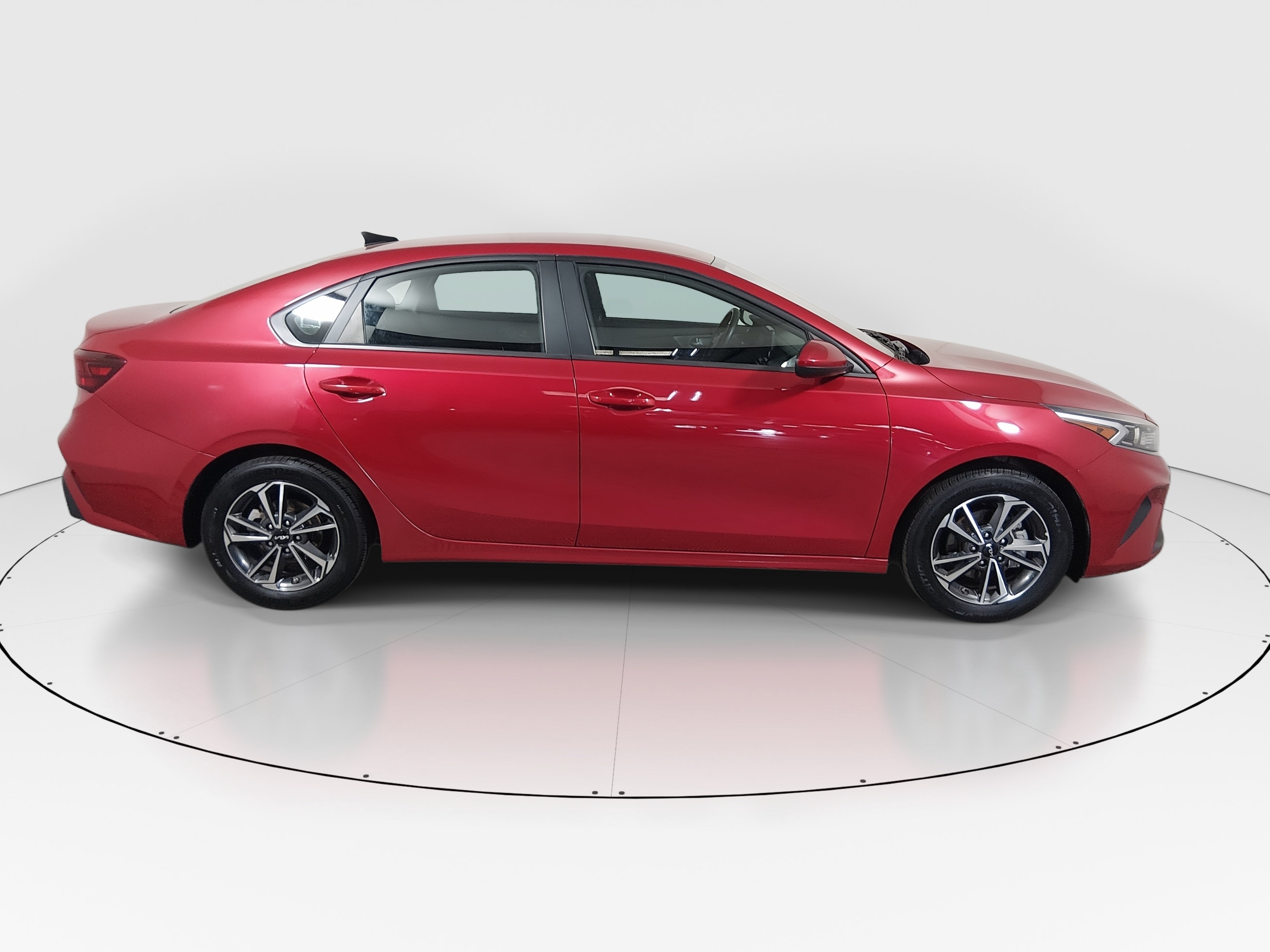2024 Kia Forte LXS - Photo 8