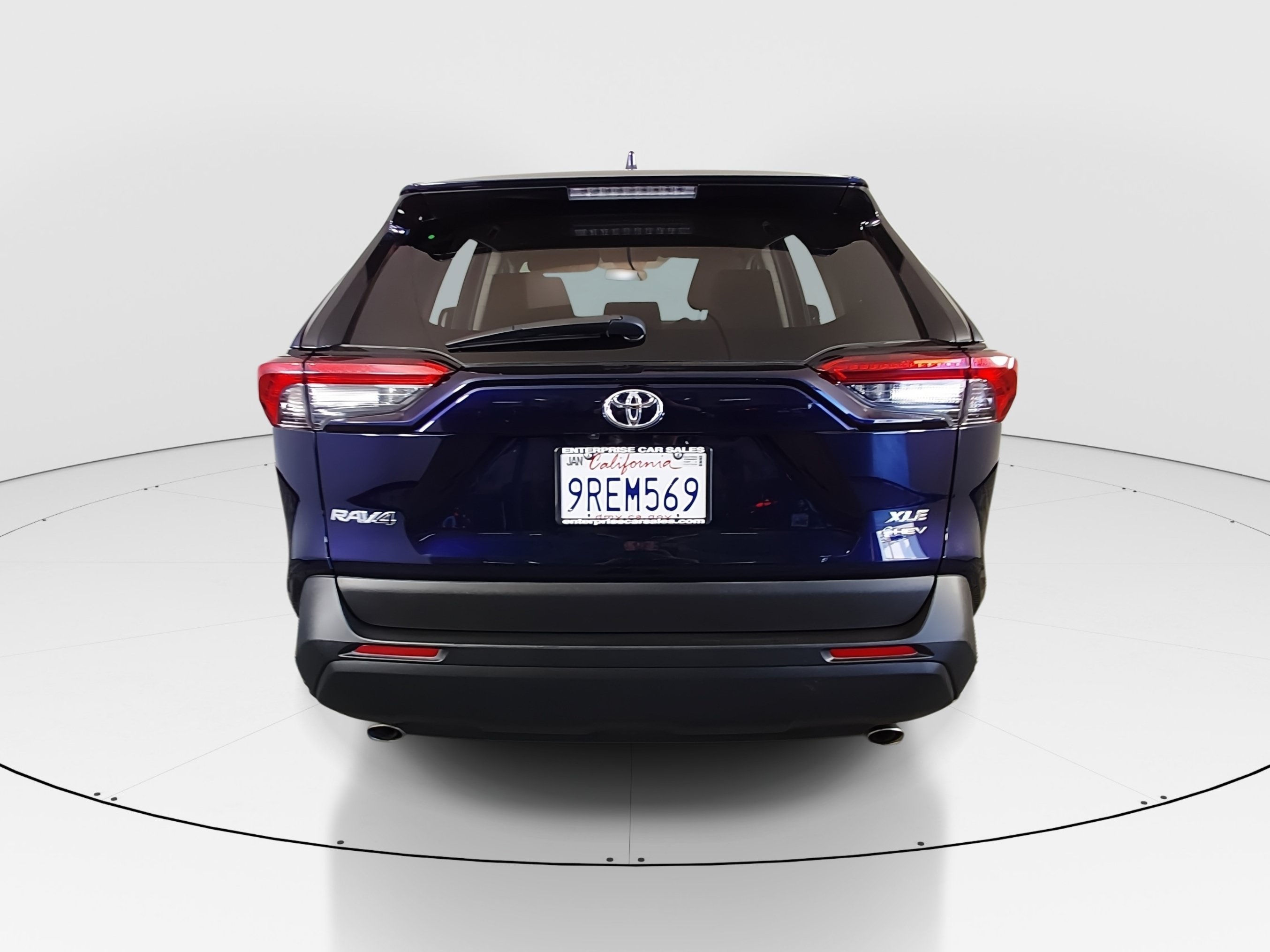 2025 Toyota RAV4 XLE - Photo 6
