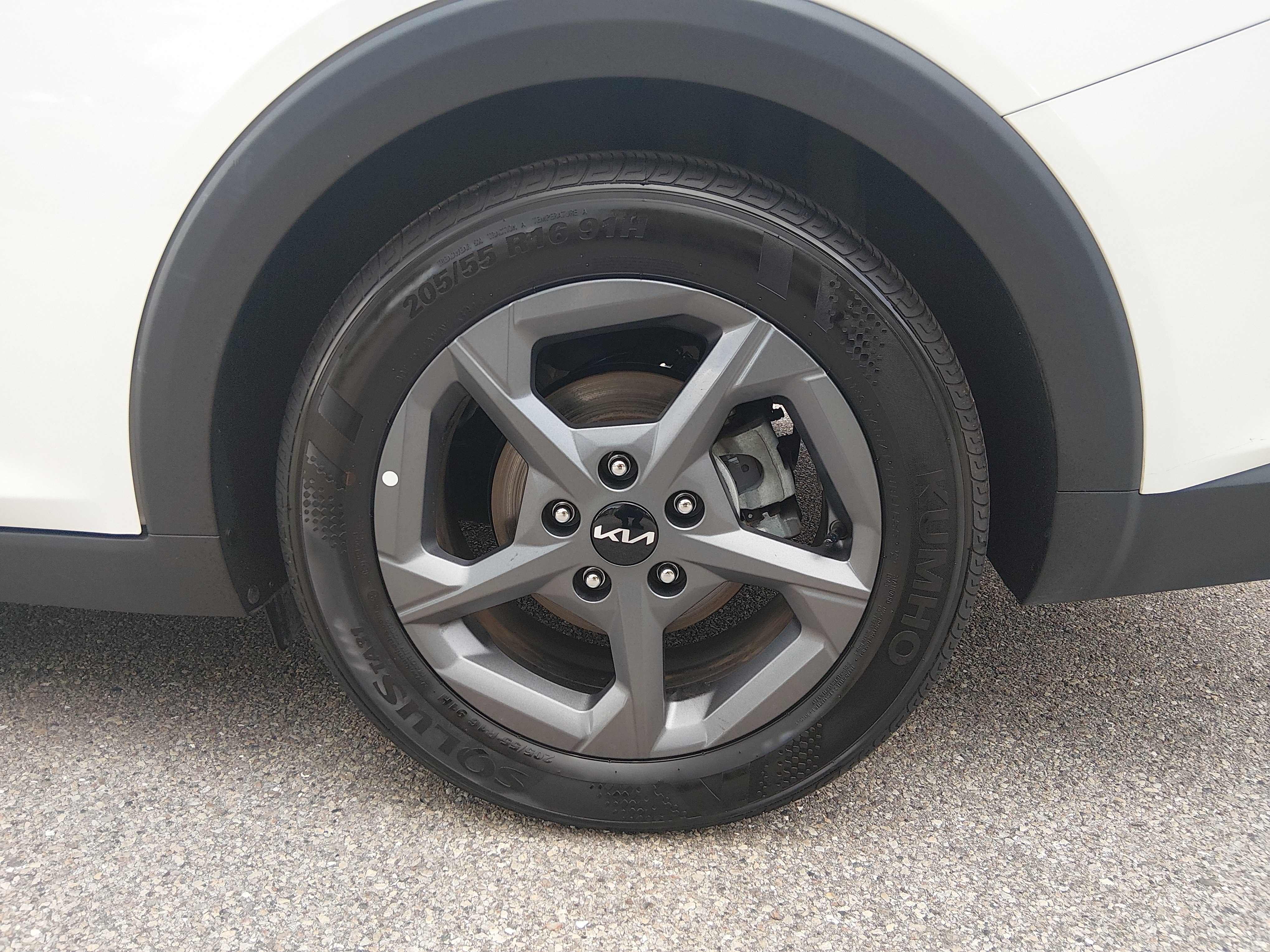 2025 Kia K4 LXS - Photo 10
