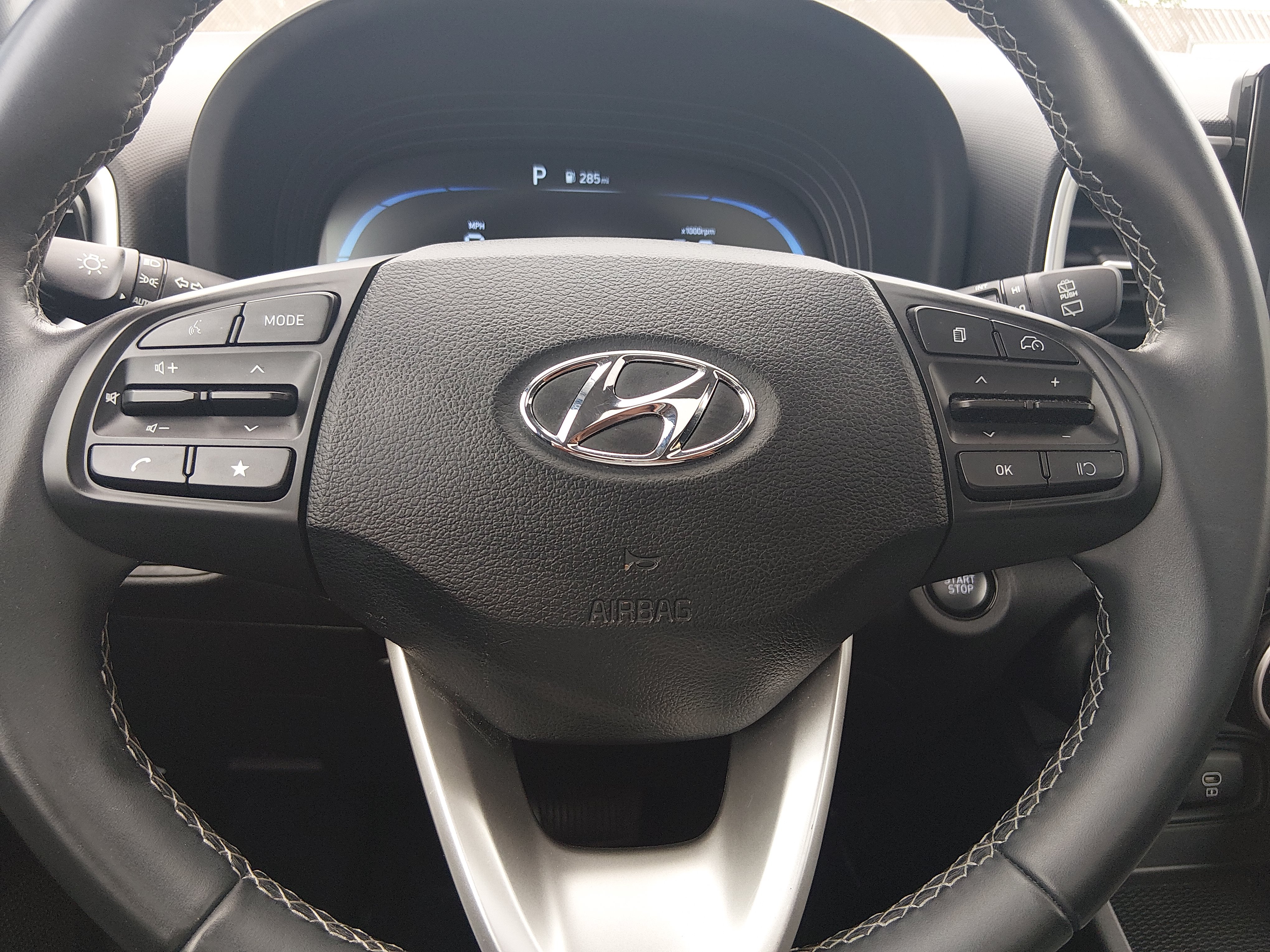 2025 Hyundai Venue SEL - Photo 12