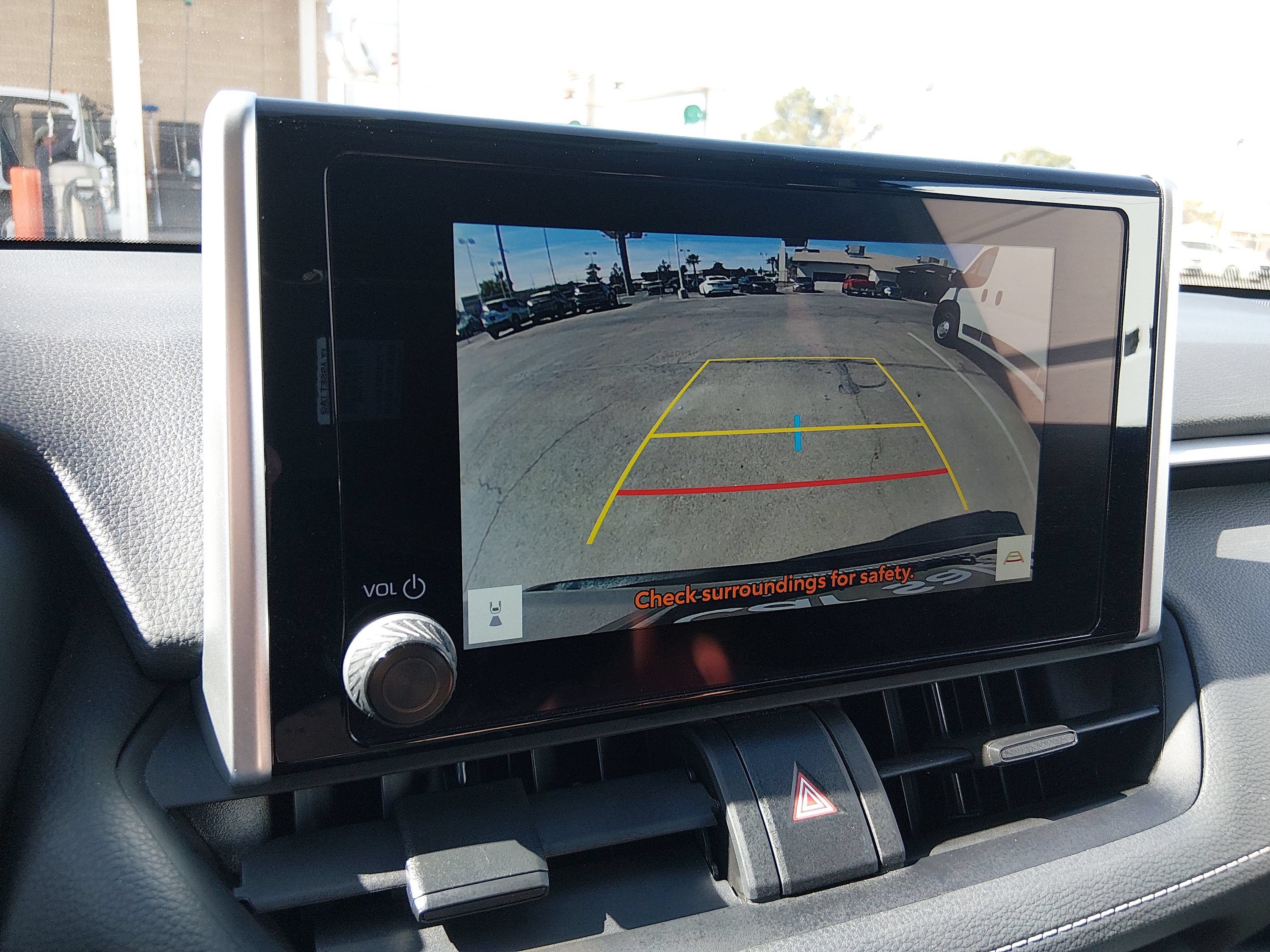 2024 Toyota RAV4 XLE - Photo 16